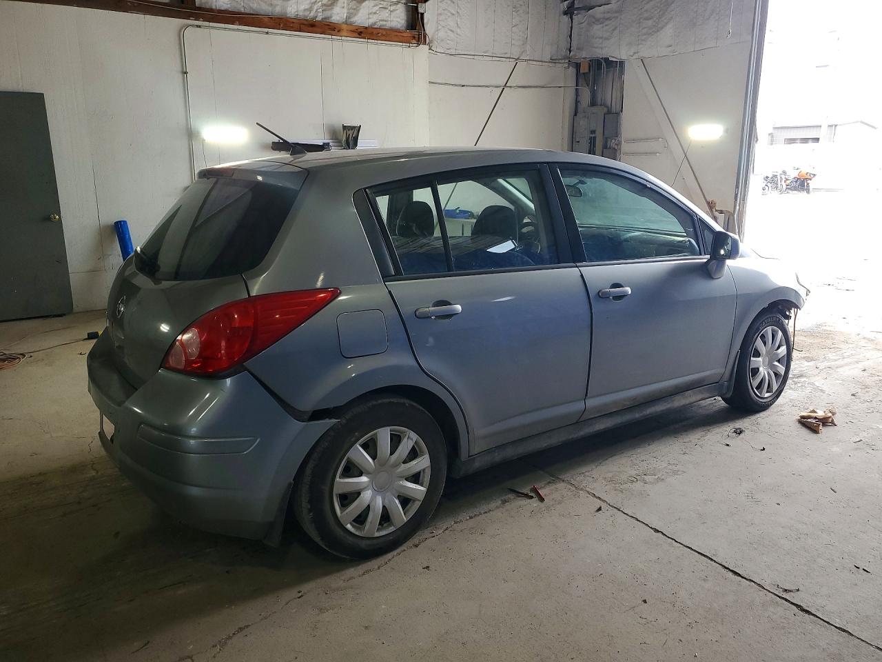 2007 Nissan Versa 1.8 S Silver vin: 3N1BC13E77L395856