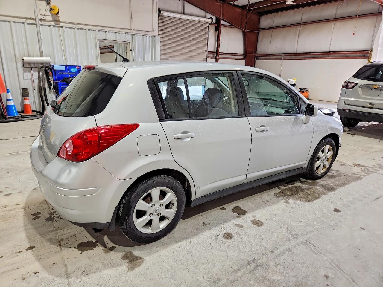 2008 Nissan Versa Silver vin: 3N1BC13E78L383370