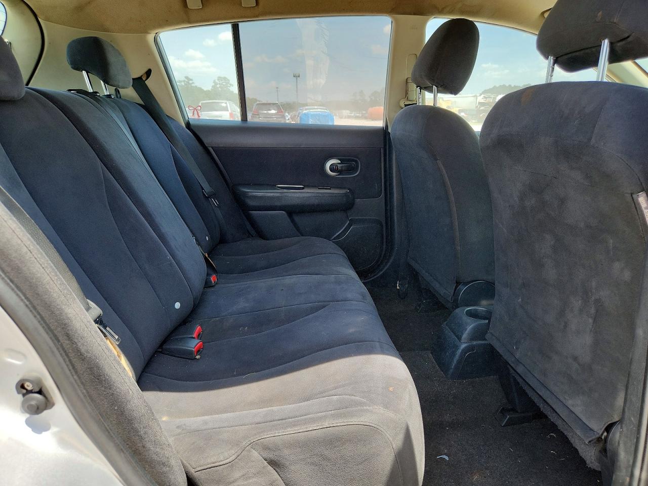2008 Nissan Versa 1.8 S Silver vin: 3N1BC13E78L396362