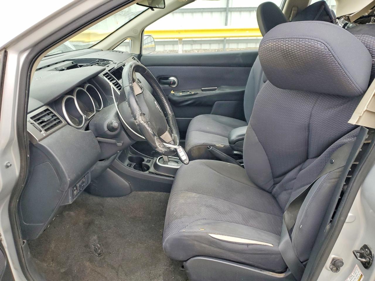 2009 Nissan Versa 1.8 S Silver vin: 3N1BC13E79L424145