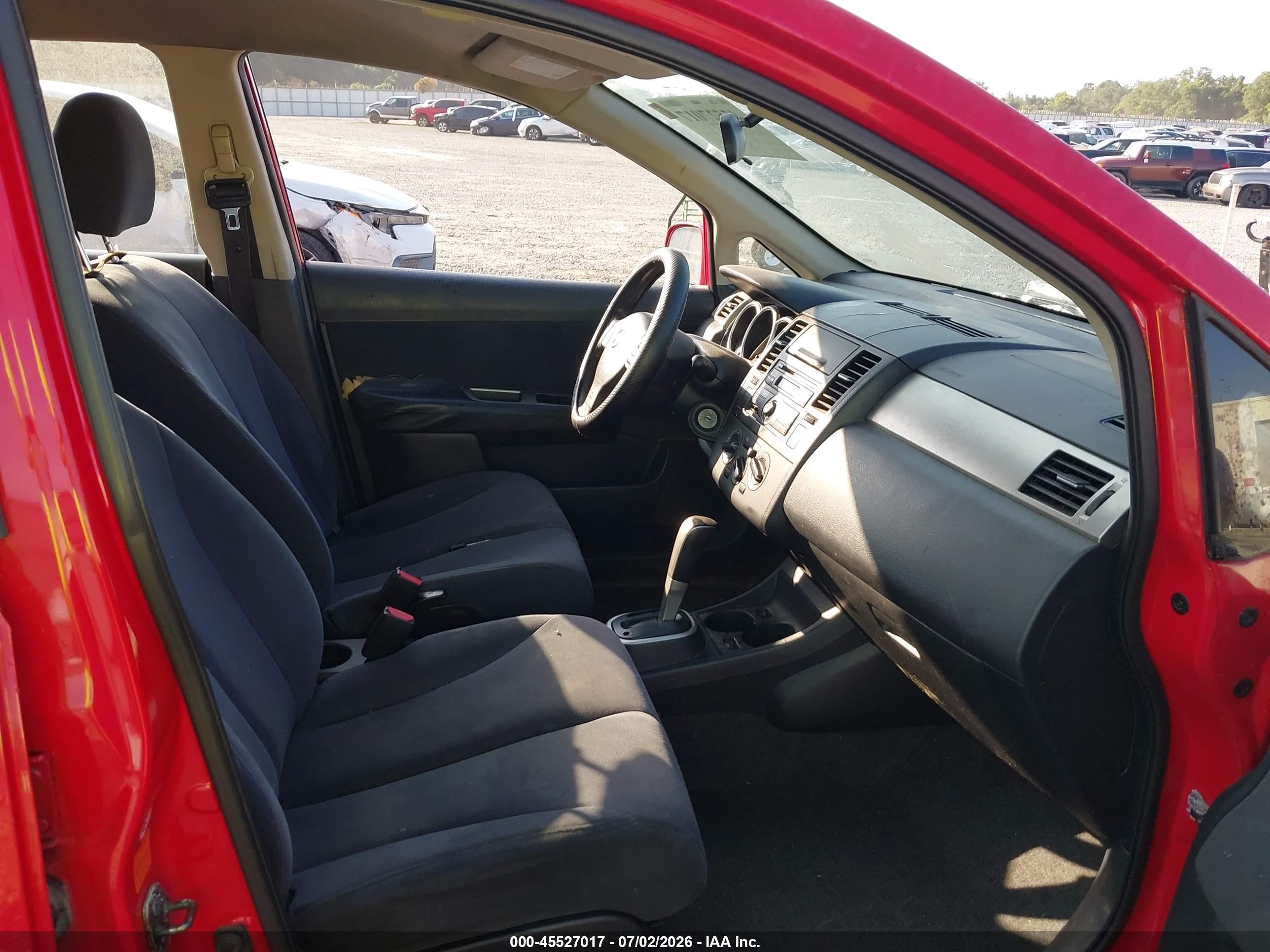 2009 Nissan Versa 1.8s Red vin: 3N1BC13E79L479601
