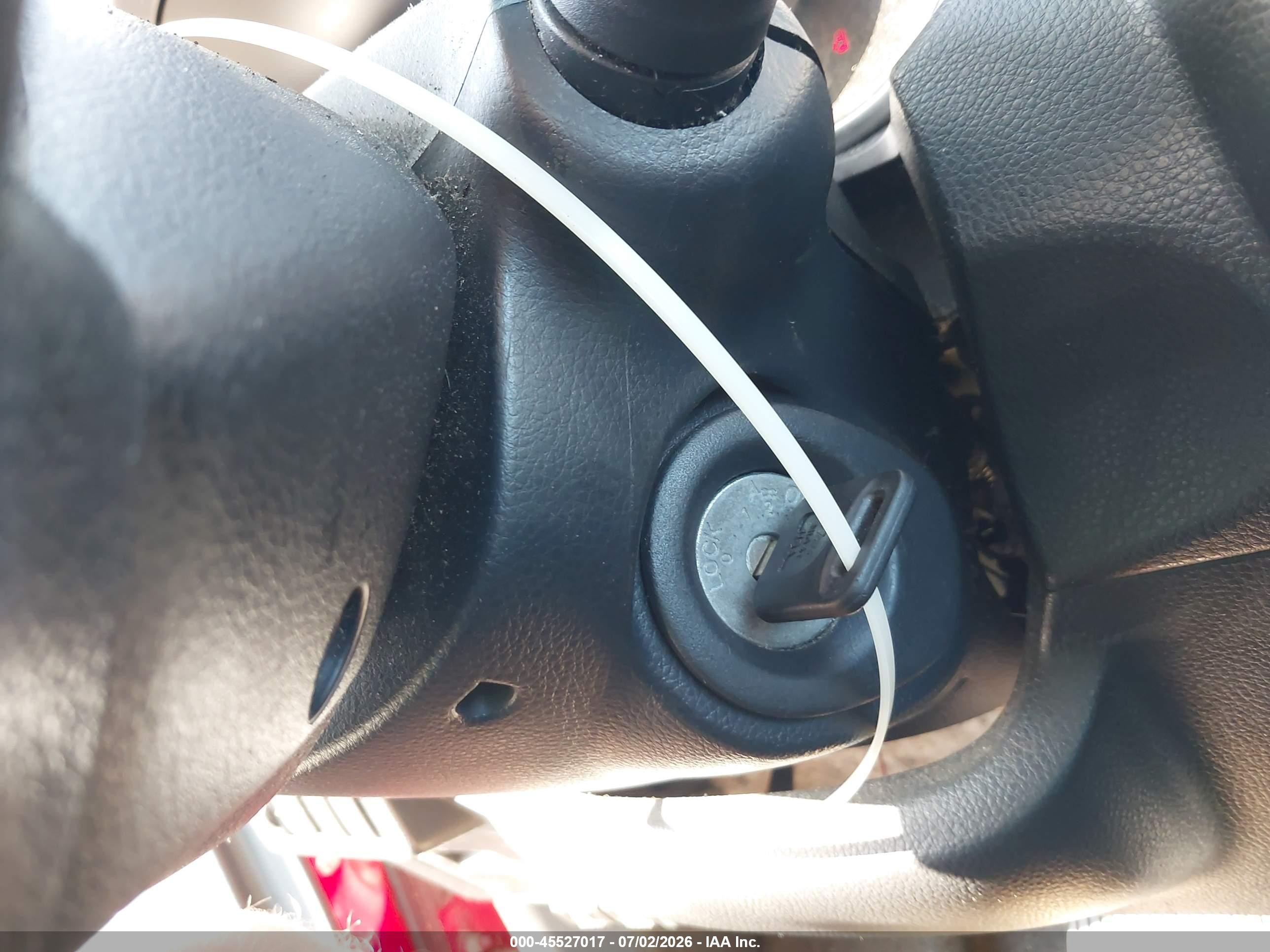2009 Nissan Versa 1.8s Red vin: 3N1BC13E79L479601