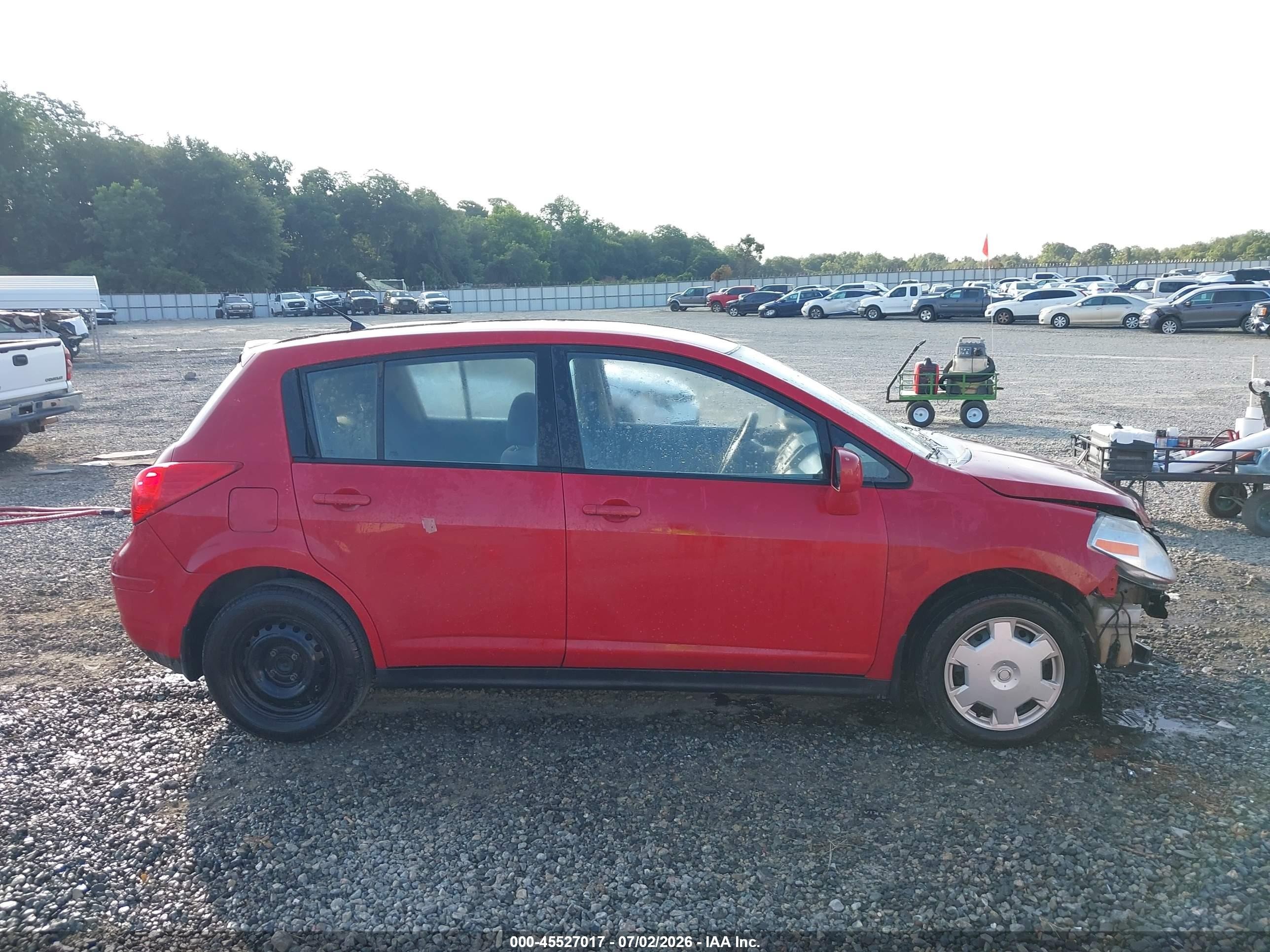 2009 Nissan Versa 1.8s Red vin: 3N1BC13E79L479601
