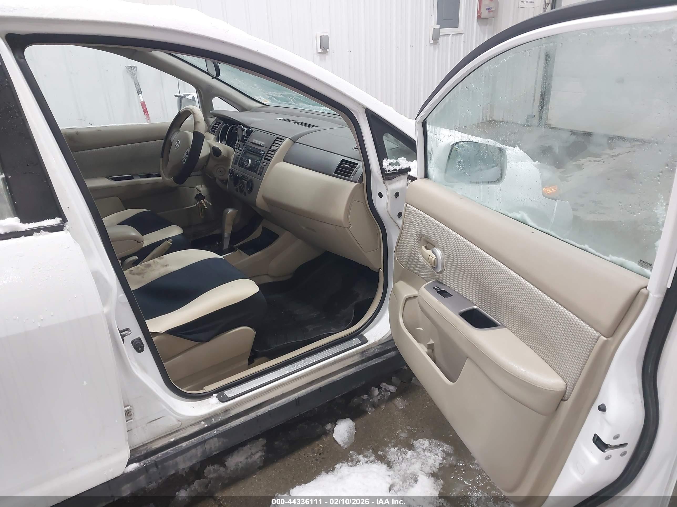 2008 Nissan Versa 1.8sl Белый vin: 3N1BC13E88L391459