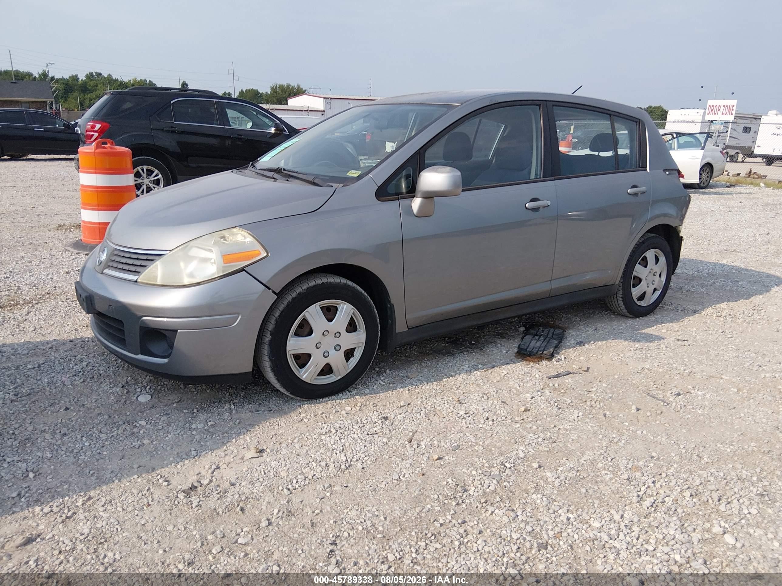 2008 Nissan Versa 1.8 S Silver vin: 3N1BC13E88L398427