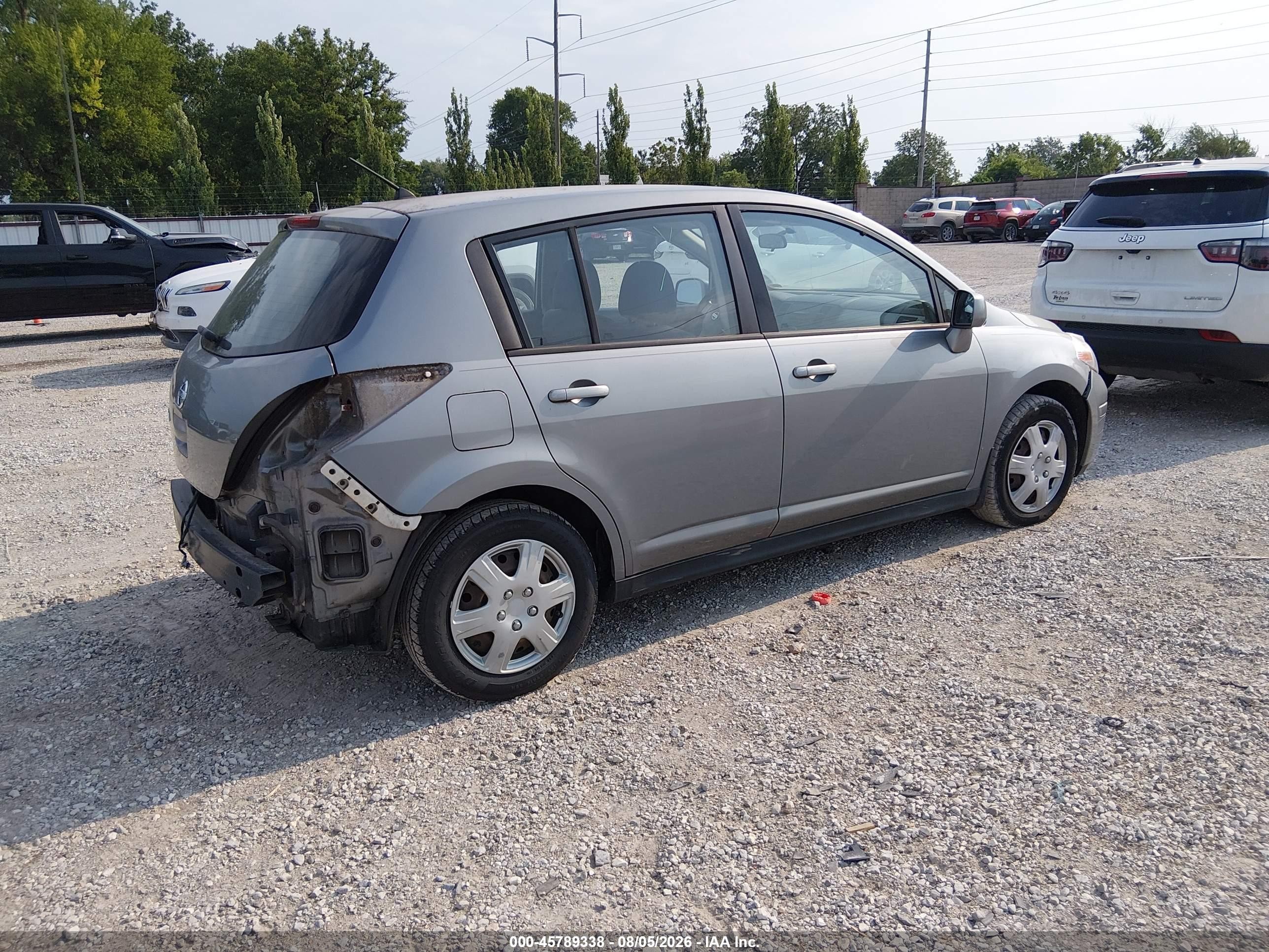 2008 Nissan Versa 1.8 S Silver vin: 3N1BC13E88L398427
