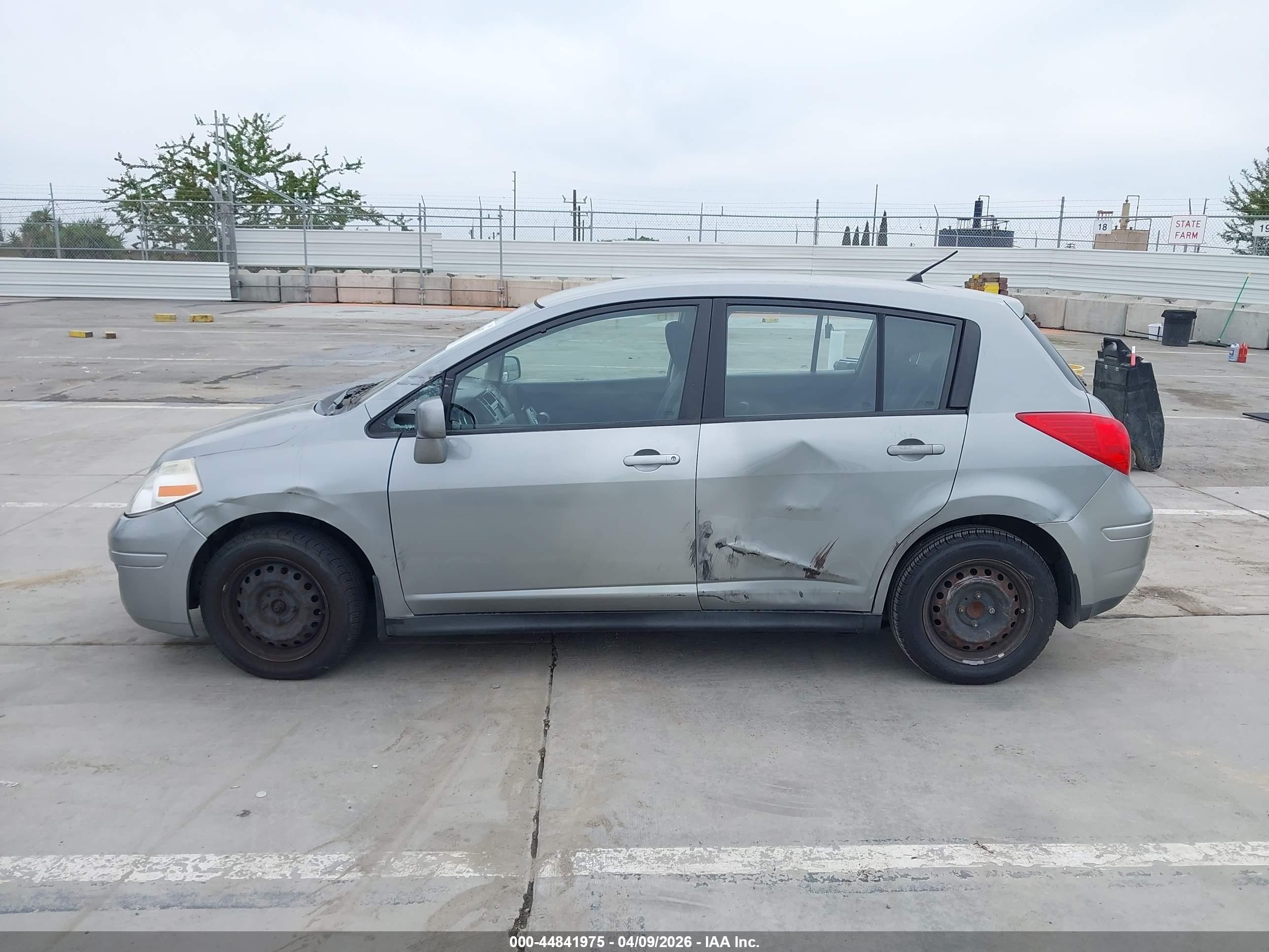 2008 Nissan Versa 1.8s Gray vin: 3N1BC13E88L436626