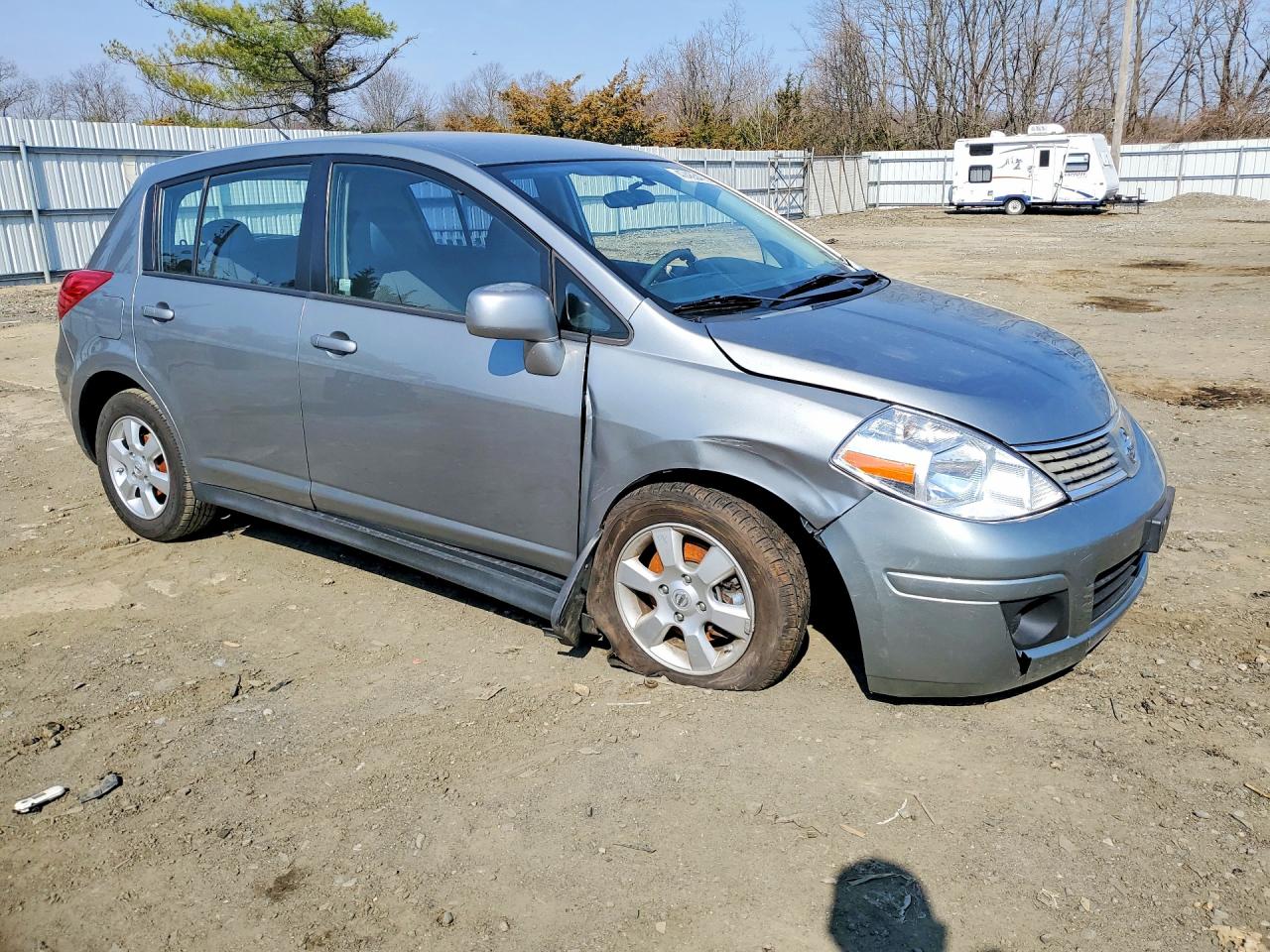 2009 Nissan Versa 1.8 S Silver vin: 3N1BC13E89L369785