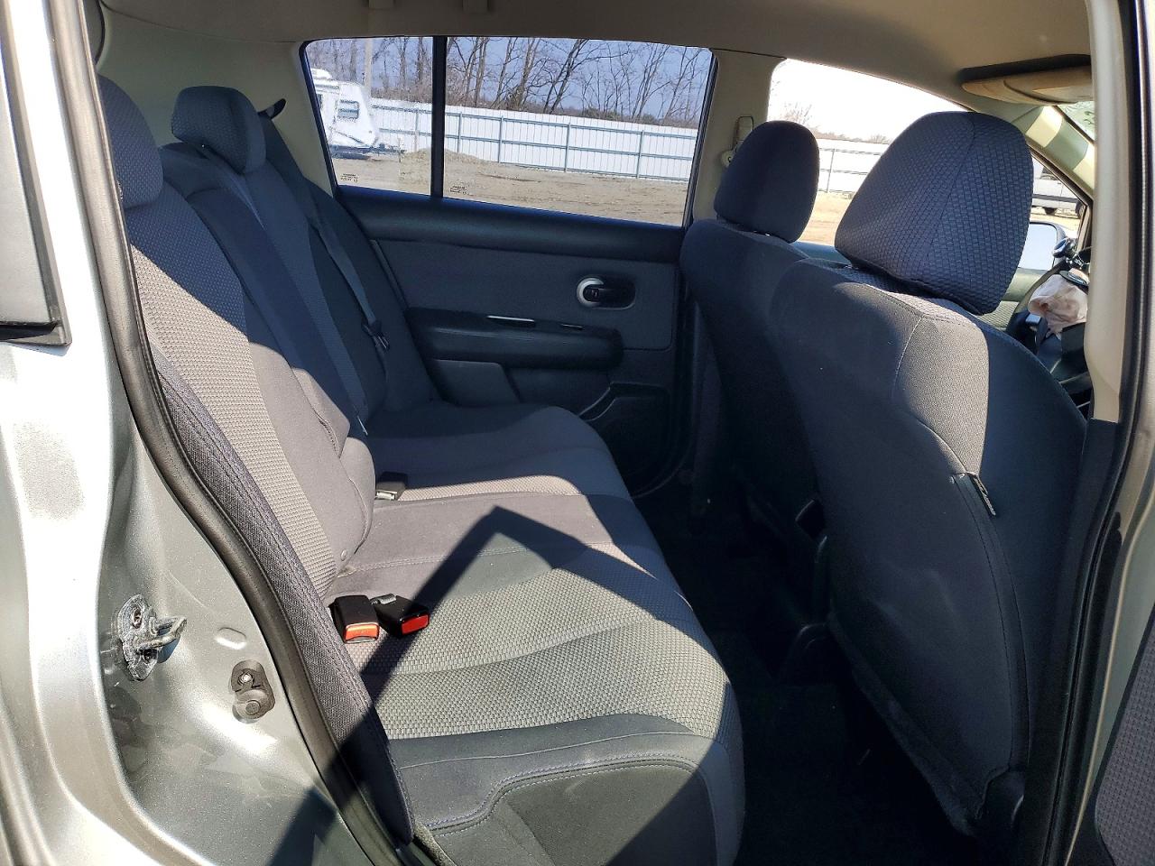 2009 Nissan Versa 1.8 S Silver vin: 3N1BC13E89L369785