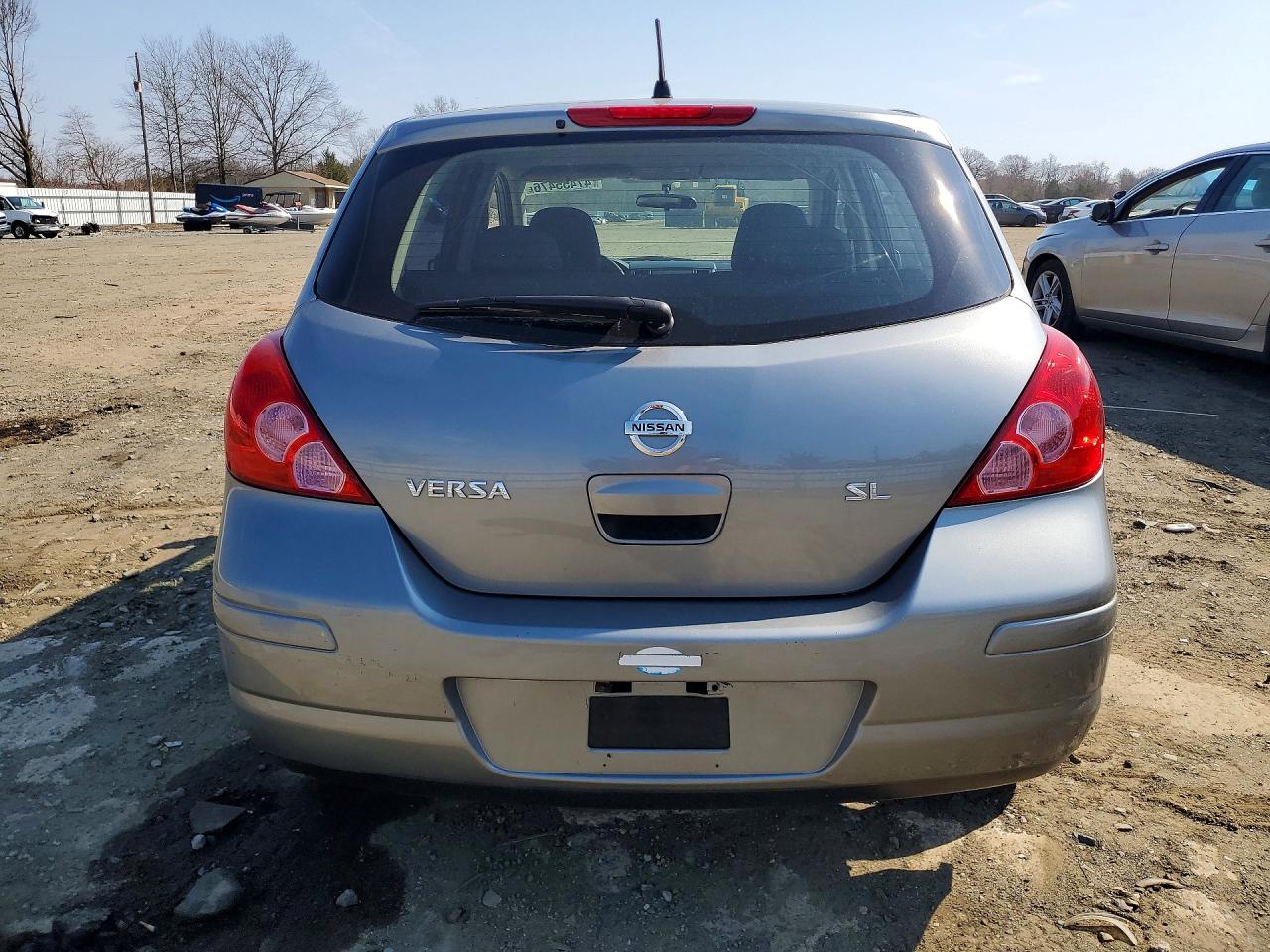 2009 Nissan Versa 1.8 S Silver vin: 3N1BC13E89L369785