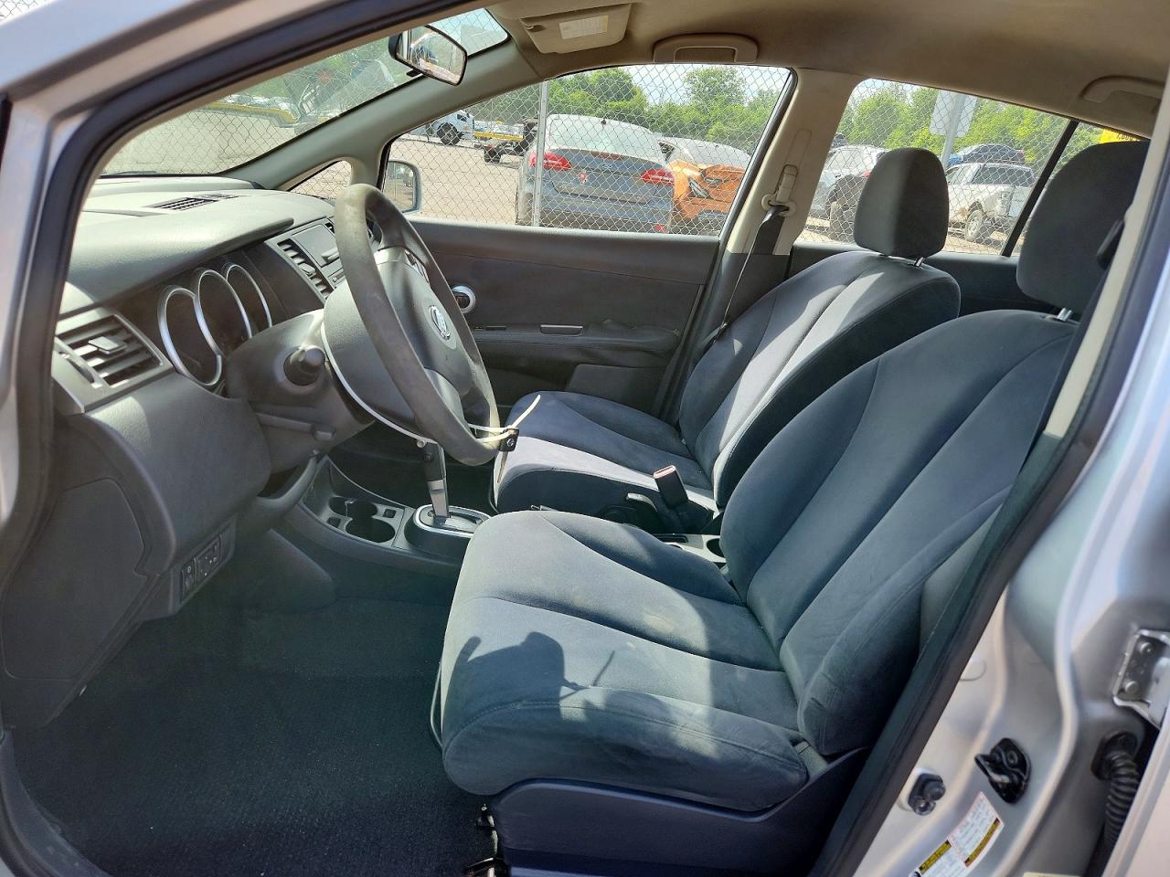 2009 Nissan Versa 1.8 S Silver vin: 3N1BC13E89L390569