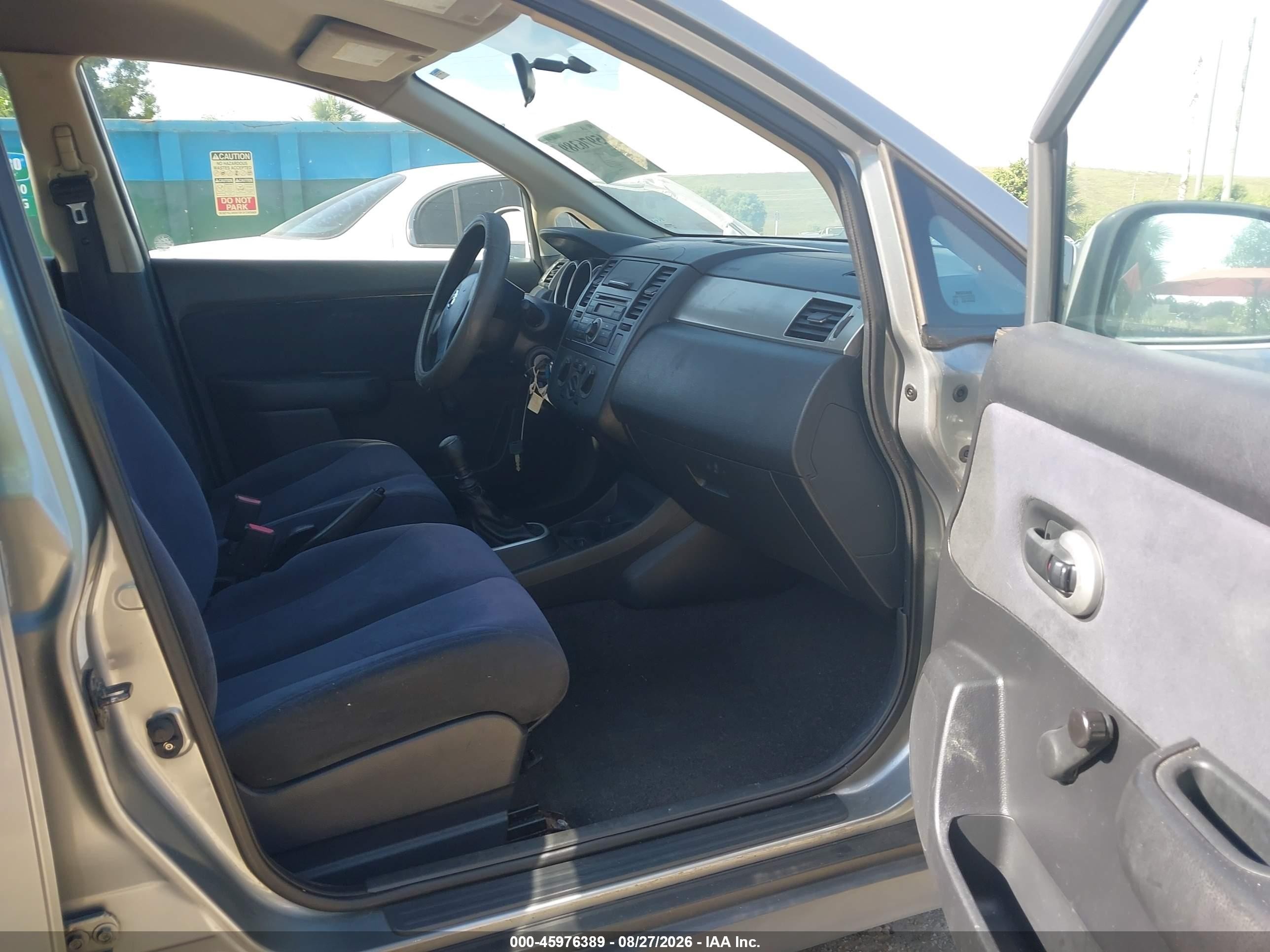 2009 Nissan Versa 1.8s Silver vin: 3N1BC13E89L416040