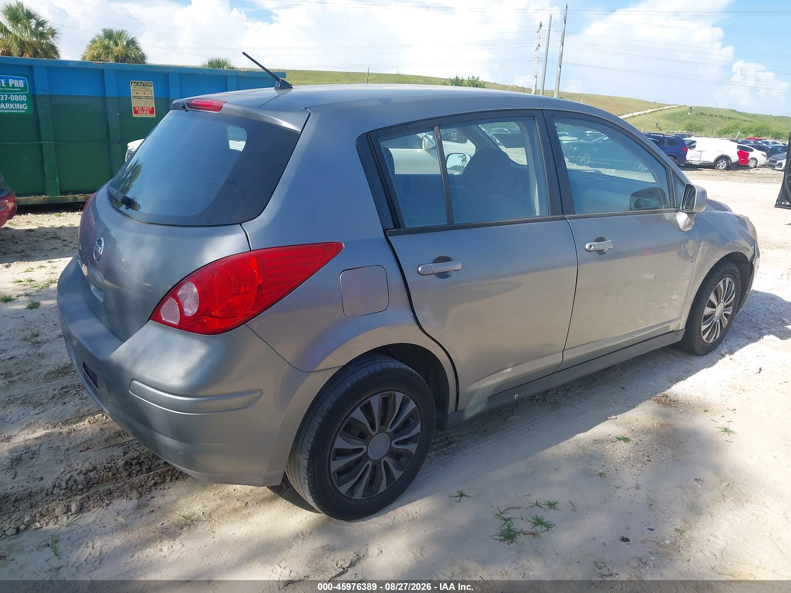 2009 Nissan Versa 1.8s Silver vin: 3N1BC13E89L416040