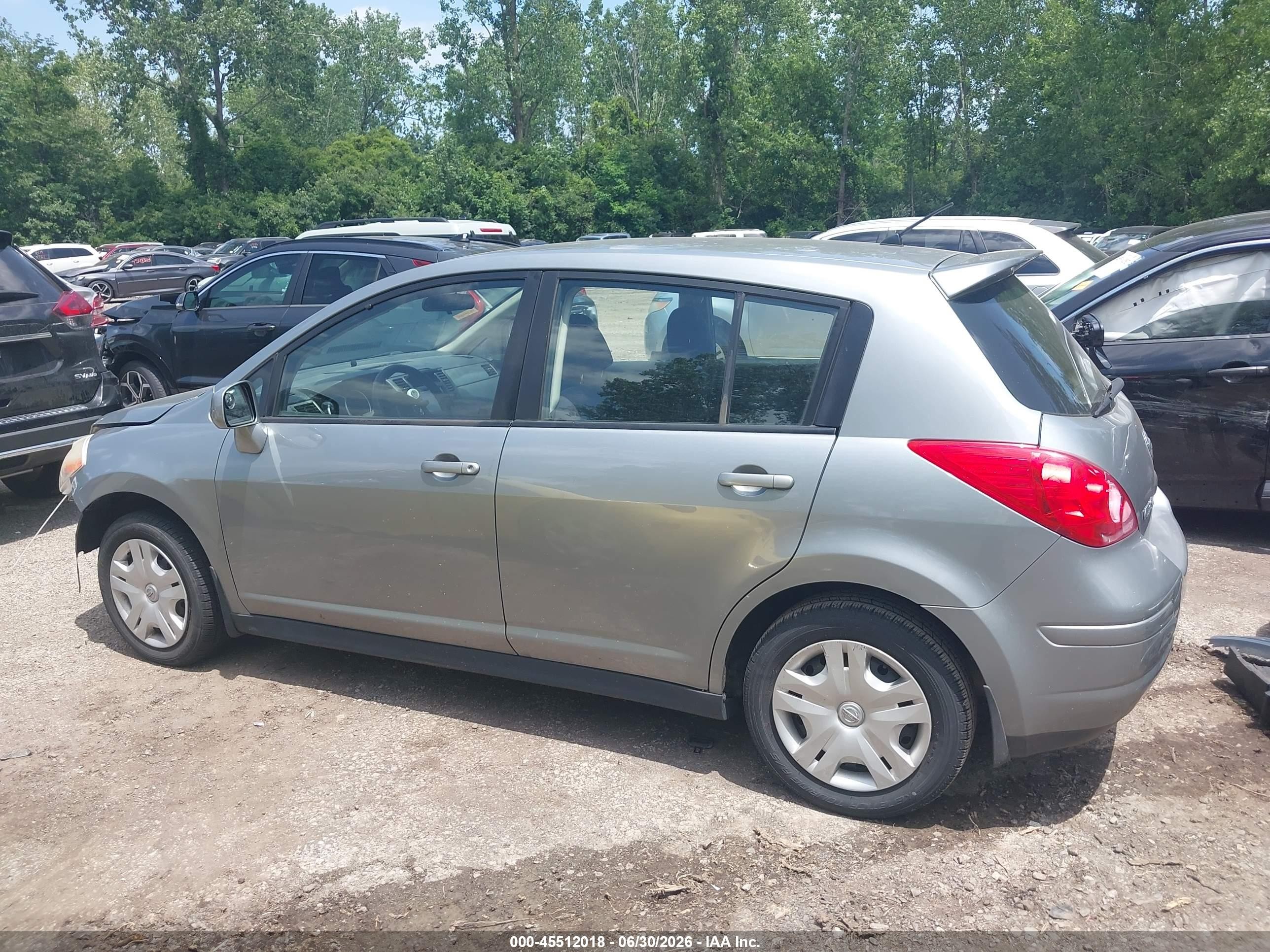 2009 Nissan Versa 1.8s Silver vin: 3N1BC13E89L464590