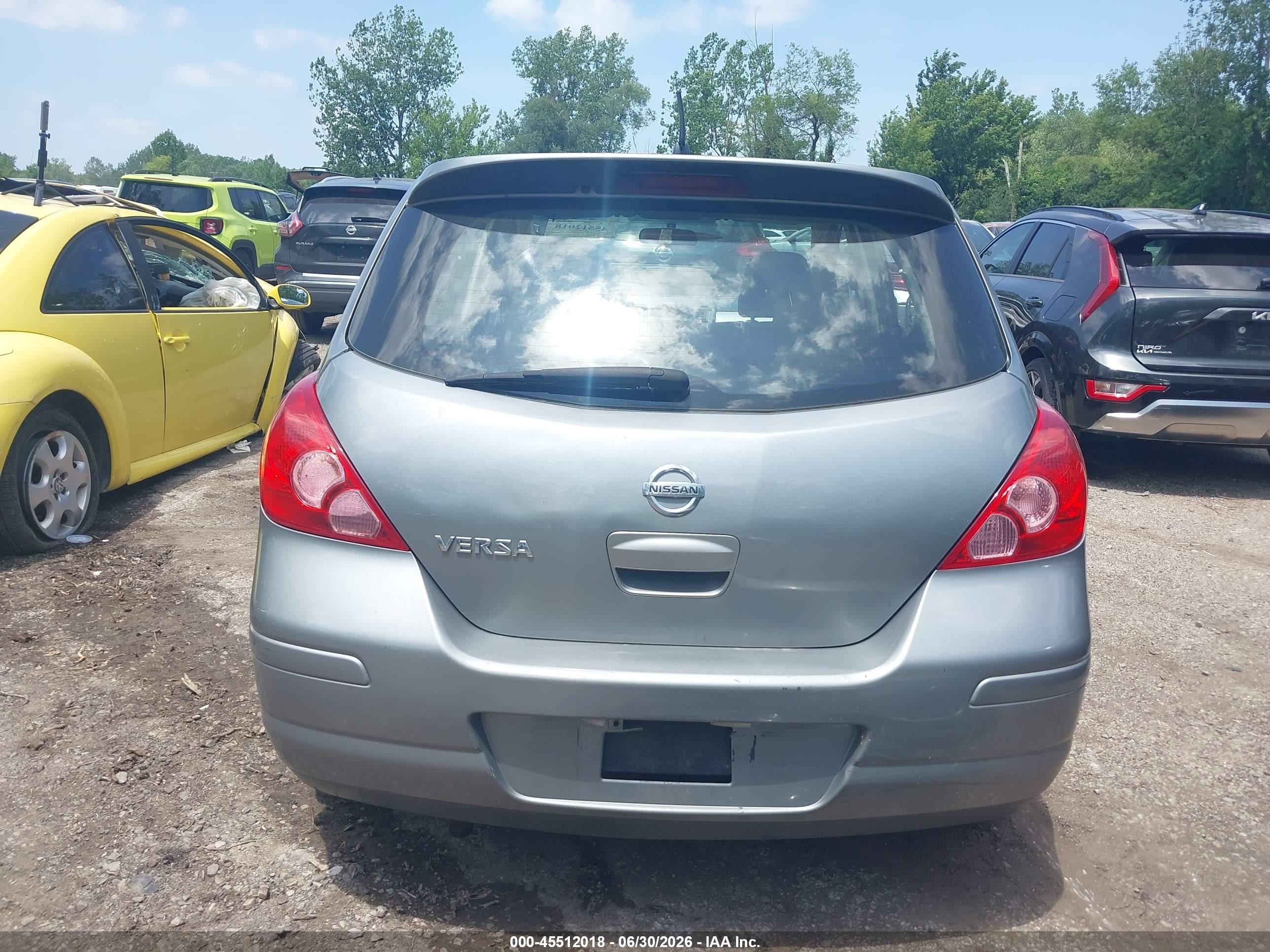 2009 Nissan Versa 1.8s Silver vin: 3N1BC13E89L464590