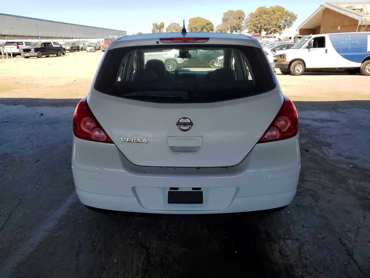 2007 Nissan Versa 1.8 S White vin: 3N1BC13E97L360073