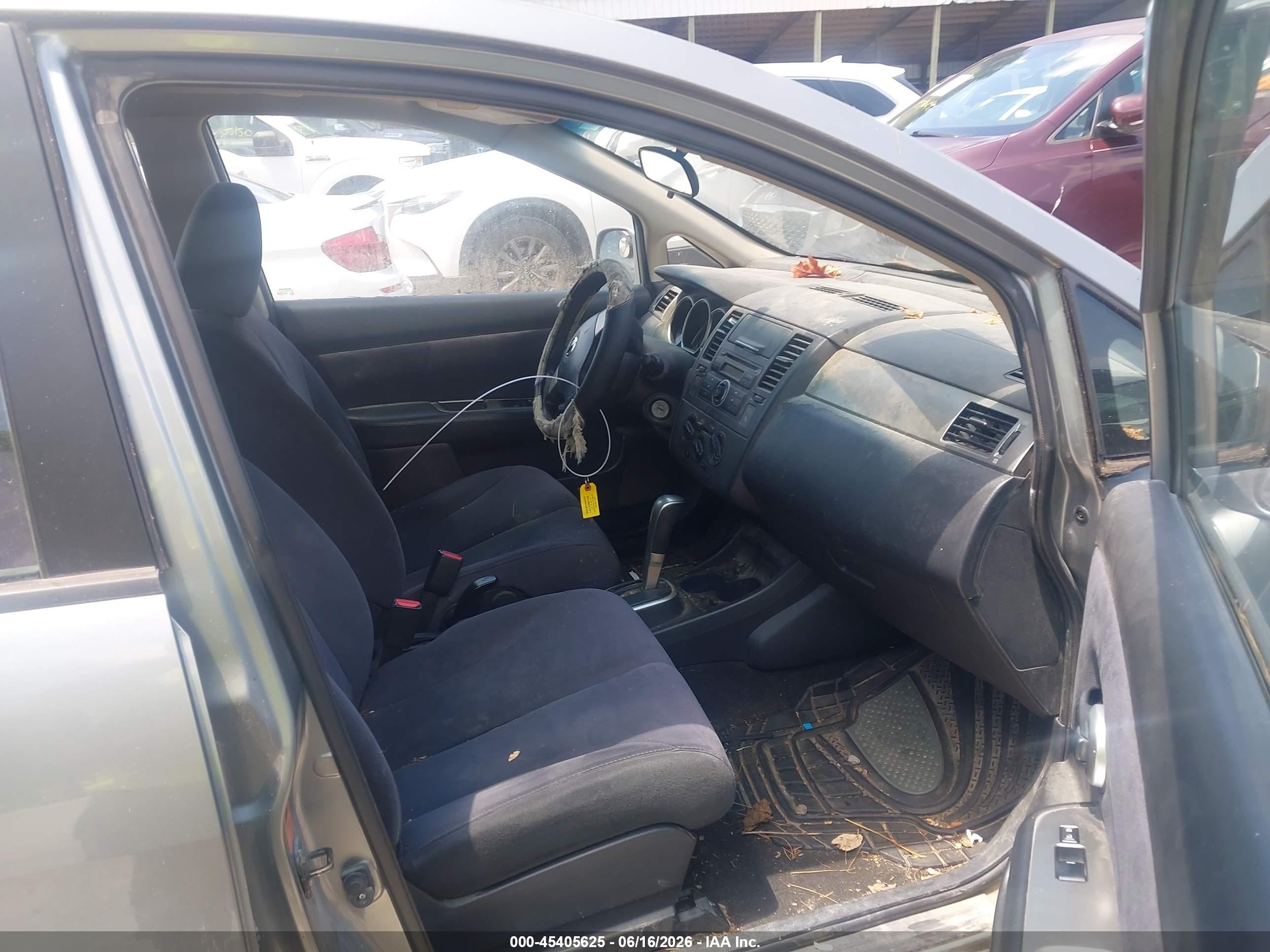 2007 Nissan Versa 1.8s Silver vin: 3N1BC13E97L383272