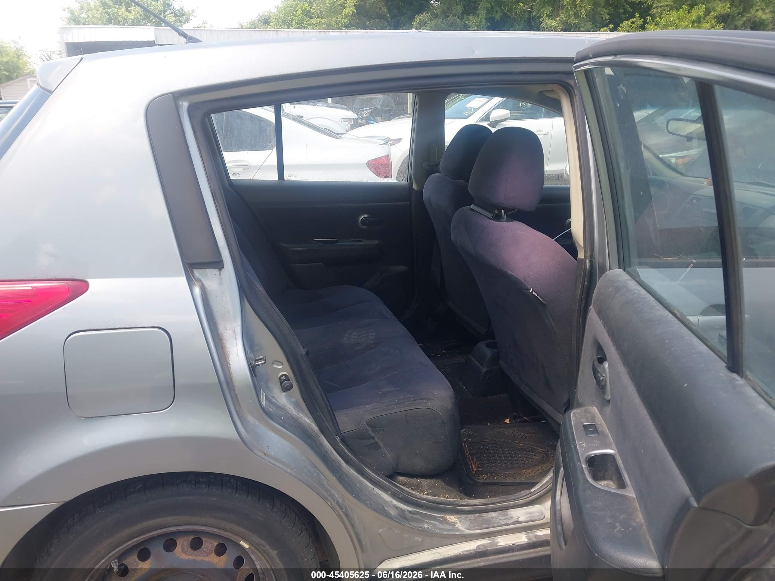 2007 Nissan Versa 1.8s Silver vin: 3N1BC13E97L383272