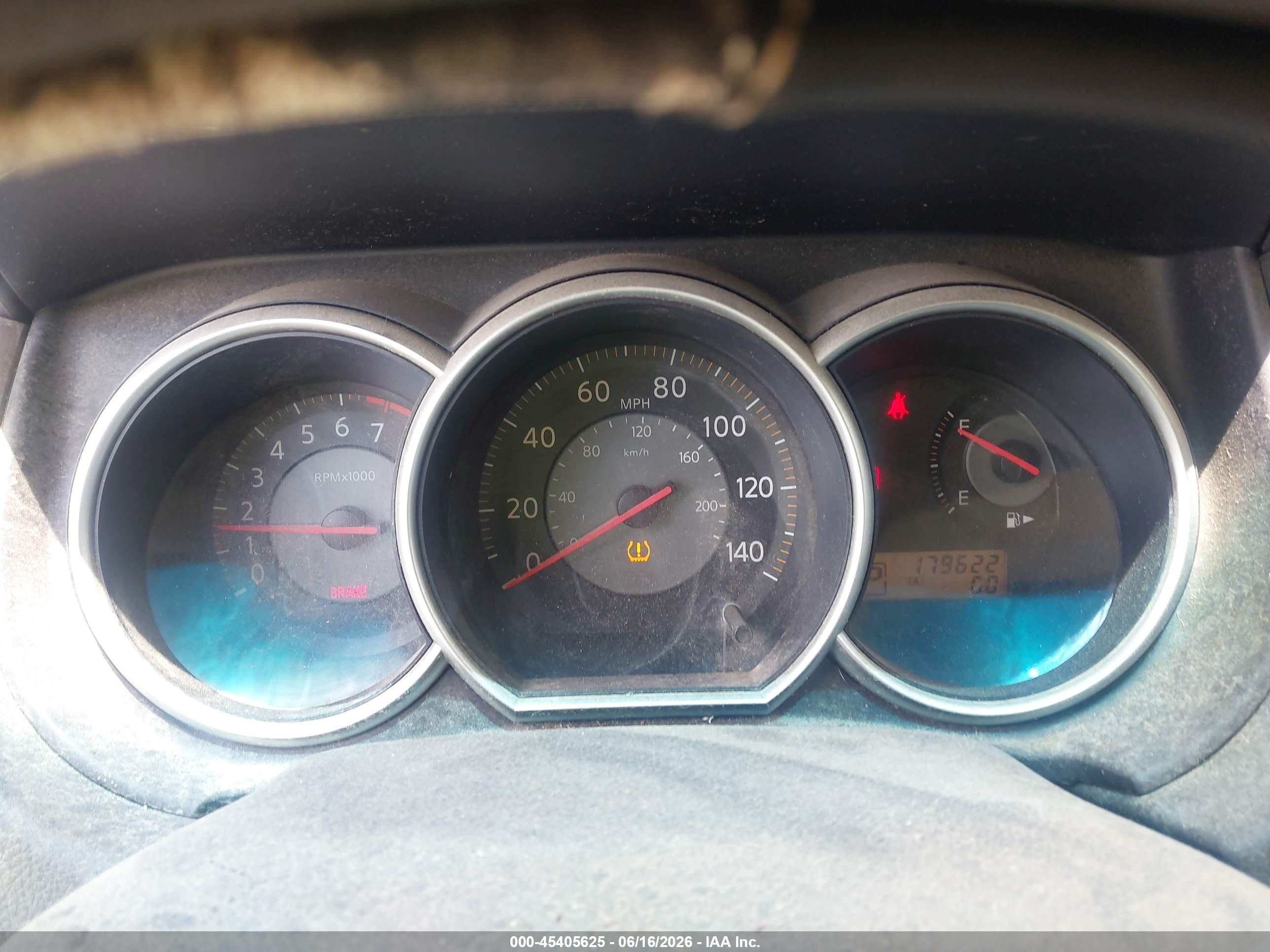 2007 Nissan Versa 1.8s Silver vin: 3N1BC13E97L383272