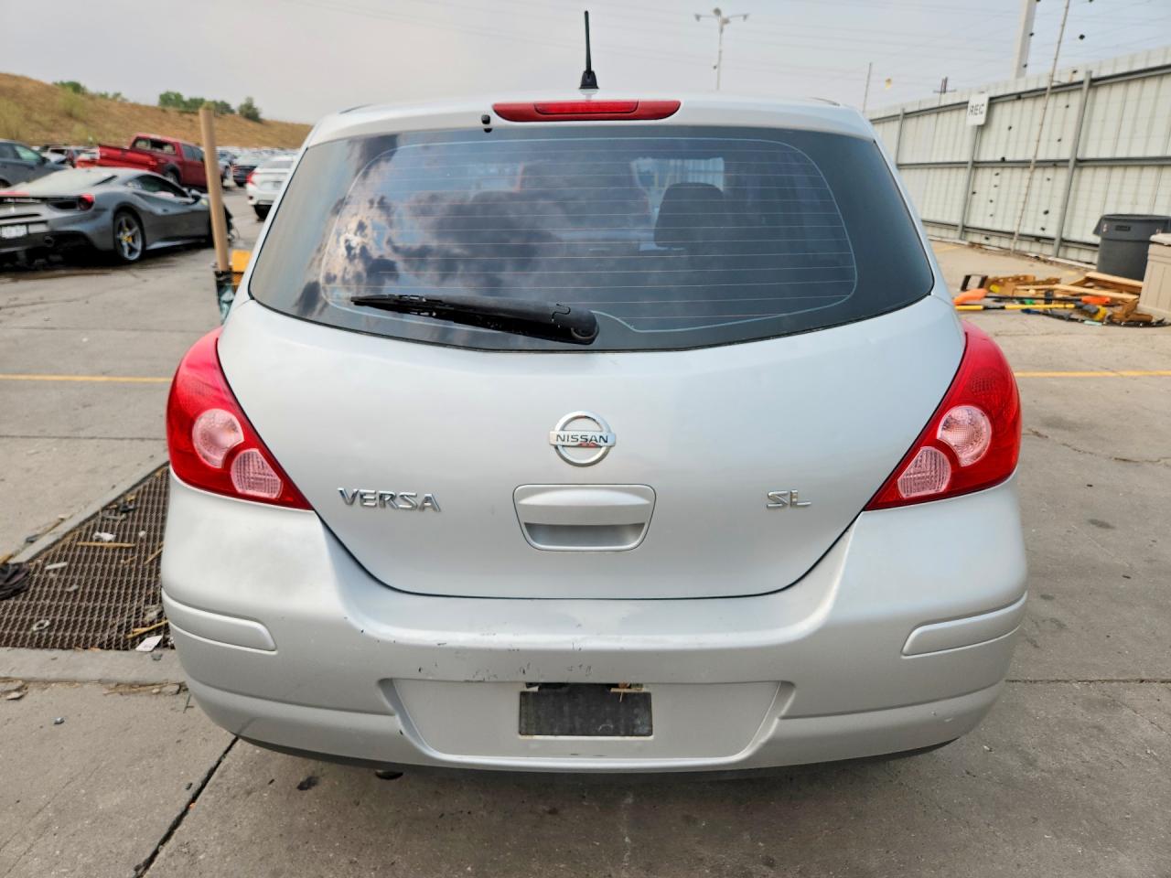2007 Nissan Versa 1.8 S Silver vin: 3N1BC13E97L409725