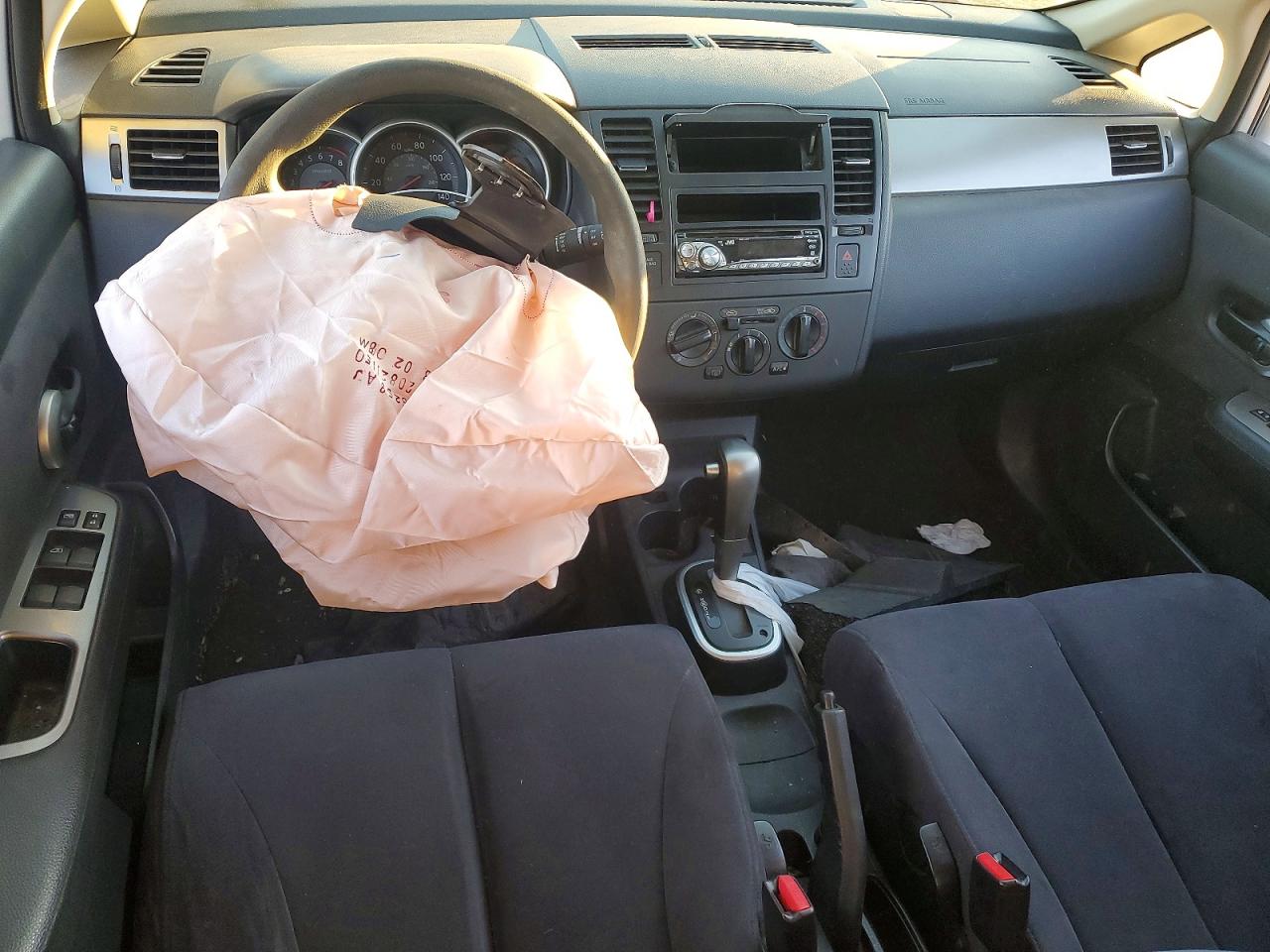 2008 Niss Versa Silver vin: 3N1BC13E98L431967