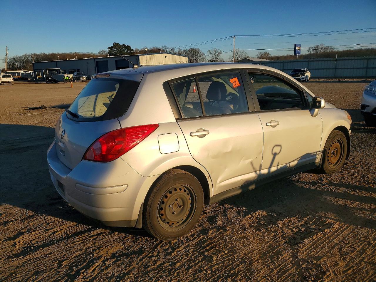 2008 Niss Versa Silver vin: 3N1BC13E98L431967