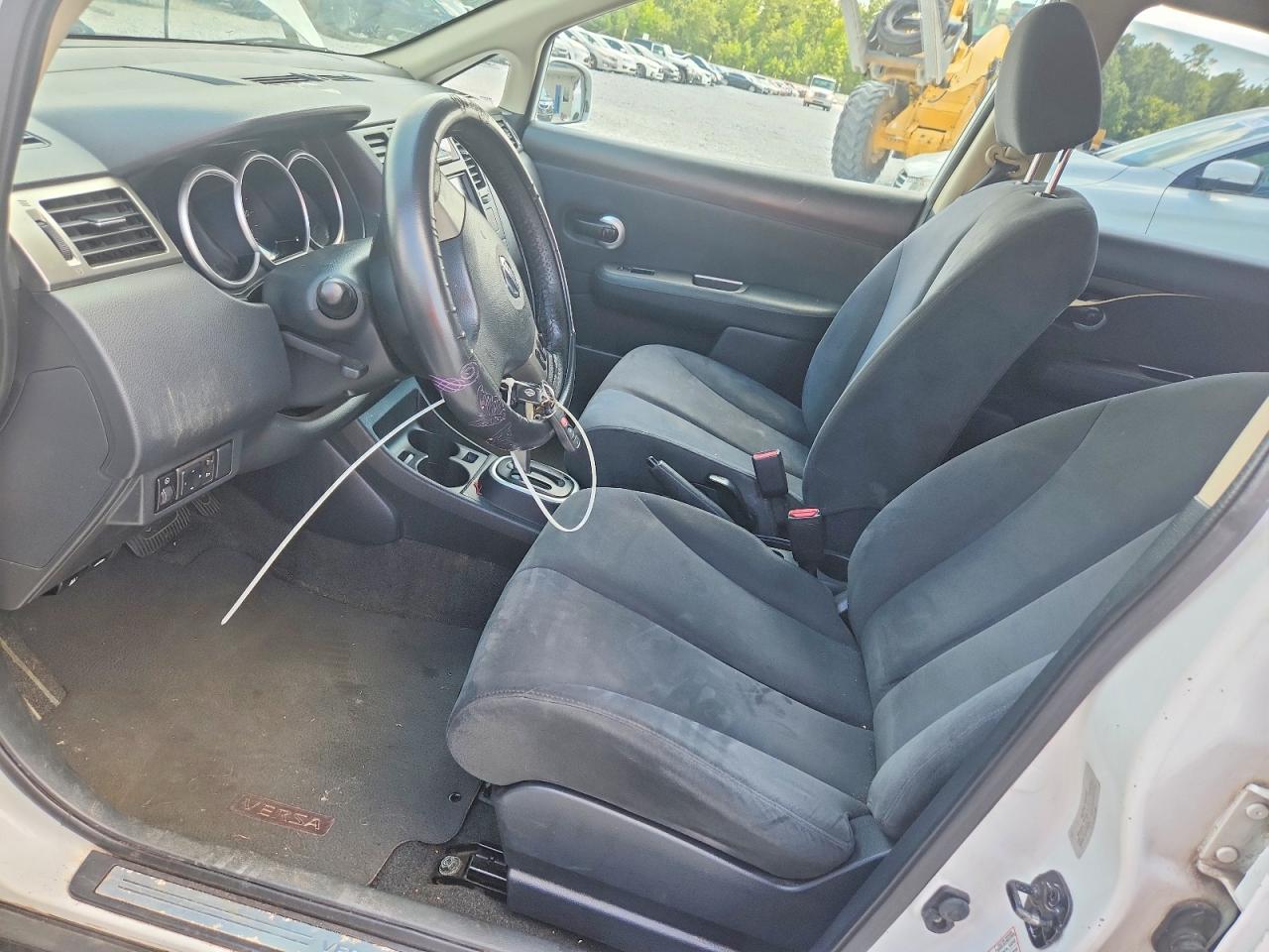 2009 Nissan Versa 1.8 S White vin: 3N1BC13E99L365521