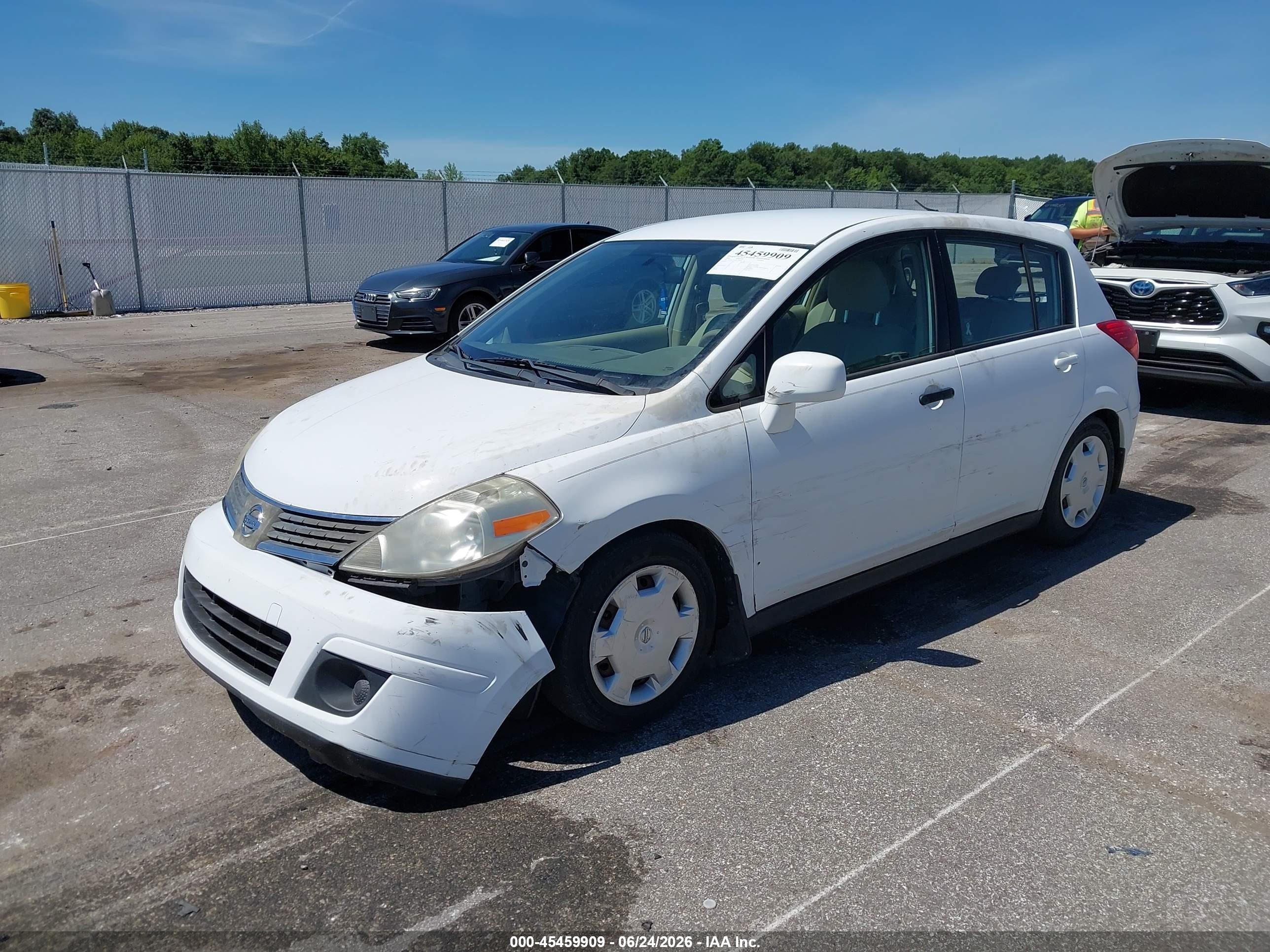 2009 Nissan Versa 1.8s White vin: 3N1BC13E99L399619