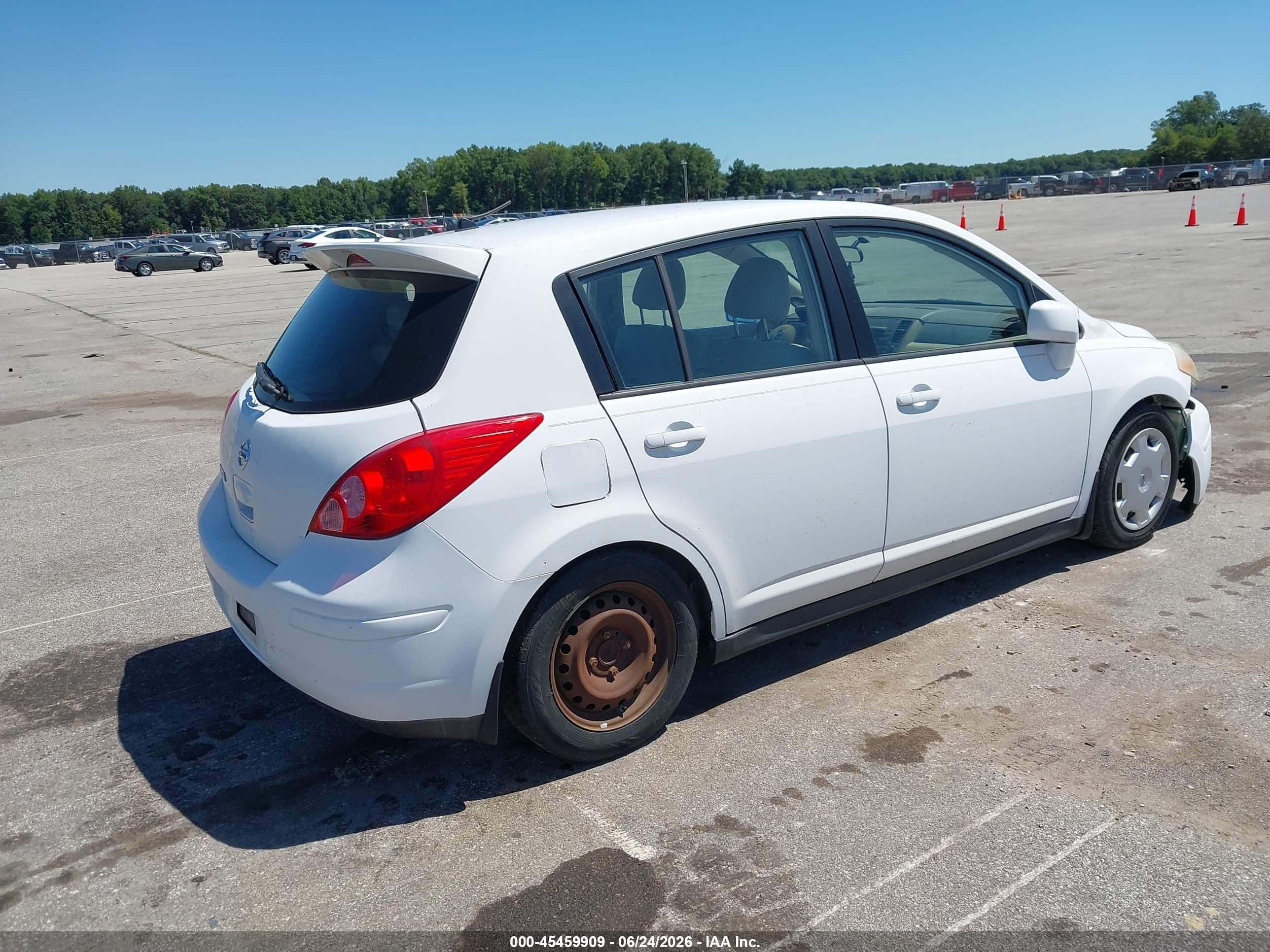 2009 Nissan Versa 1.8s White vin: 3N1BC13E99L399619