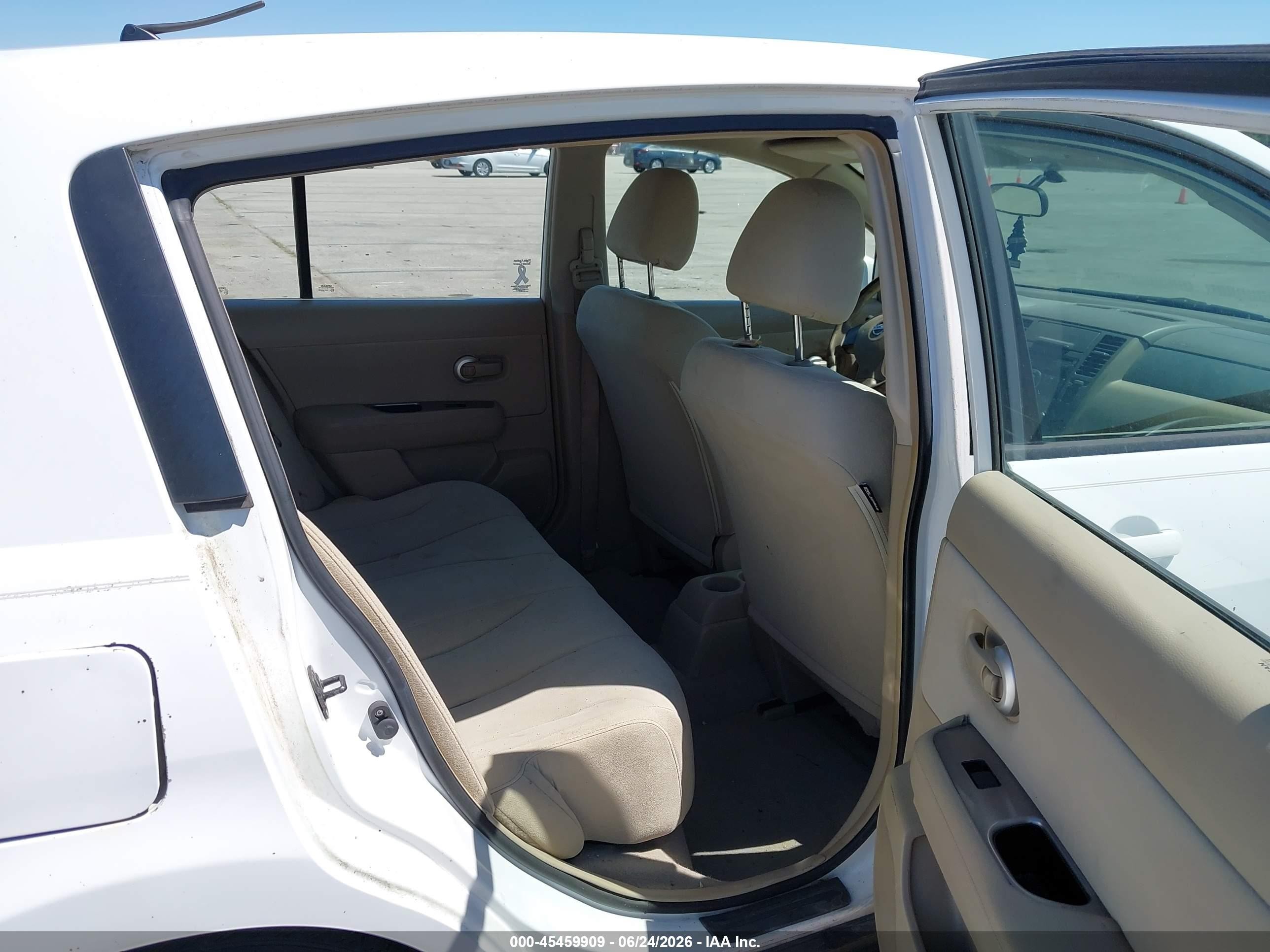 2009 Nissan Versa 1.8s White vin: 3N1BC13E99L399619