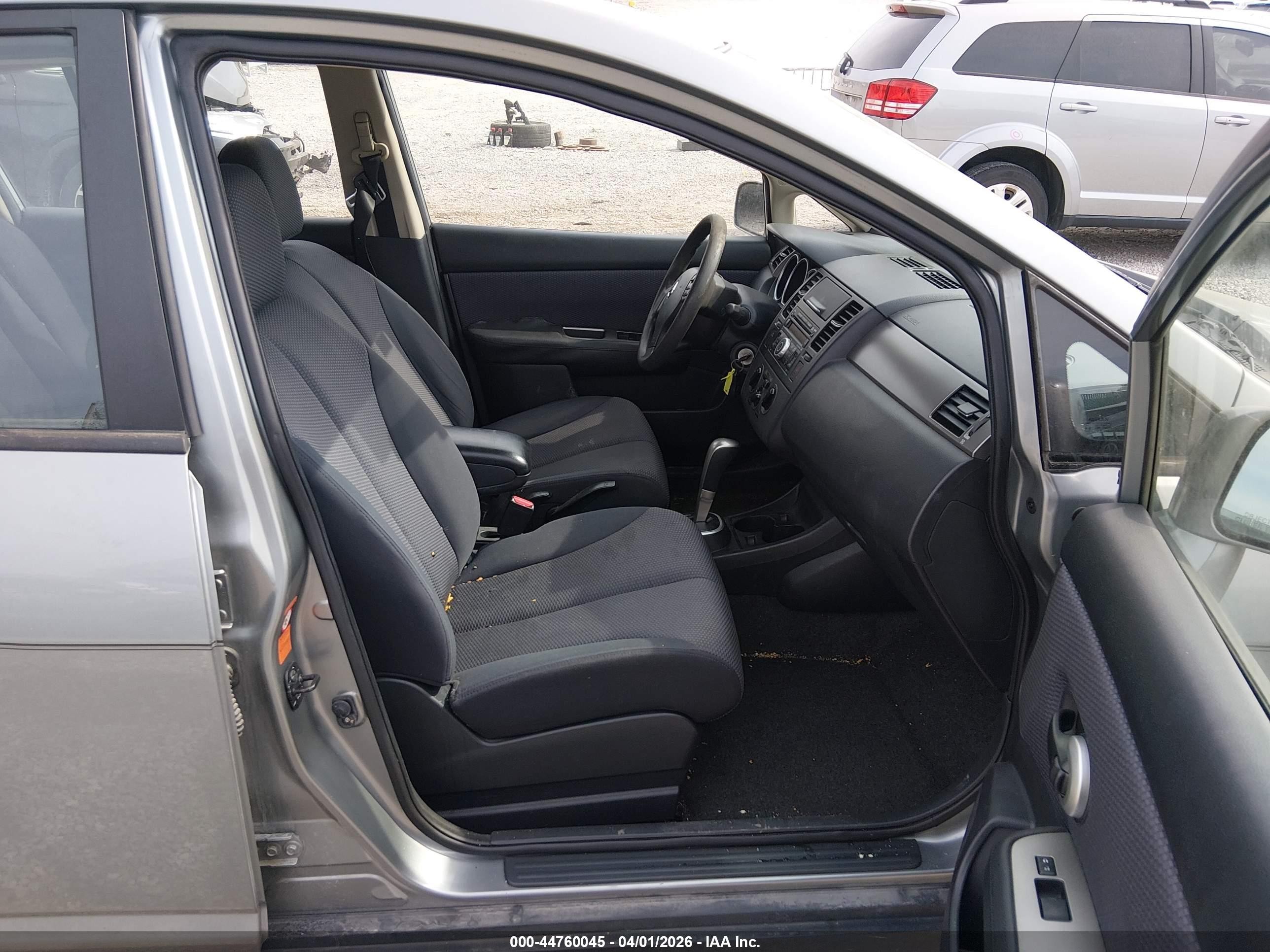 2009 Nissan Versa 1.8sl Серебряный vin: 3N1BC13E99L401014