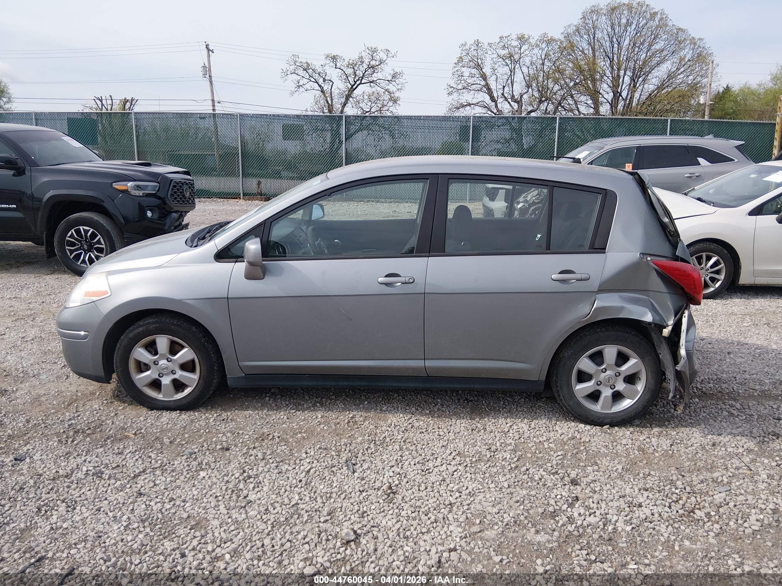2009 Nissan Versa 1.8sl Серебряный vin: 3N1BC13E99L401014