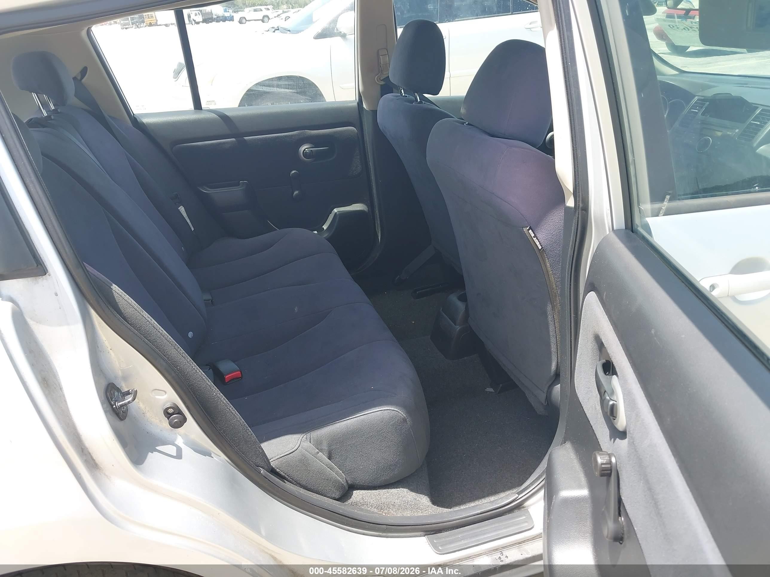 2009 Nissan Versa 1.8s Silver vin: 3N1BC13E99L425605