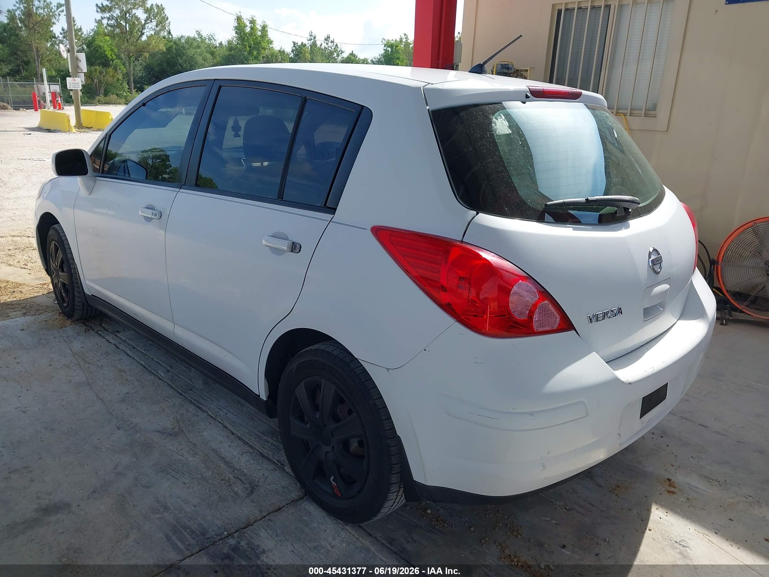 2009 Nissan Versa 1.8s White vin: 3N1BC13EX9L357153