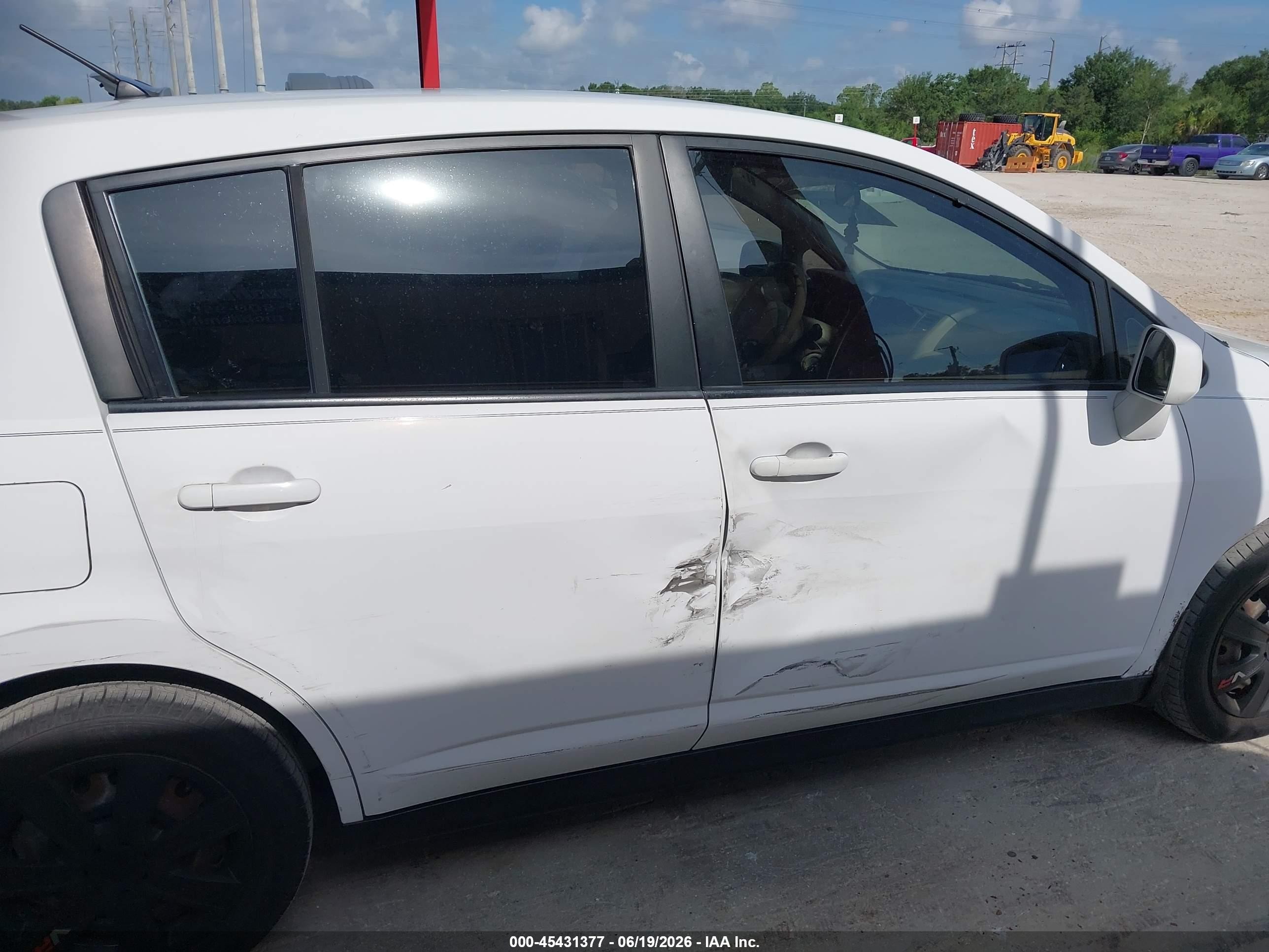 2009 Nissan Versa 1.8s White vin: 3N1BC13EX9L357153