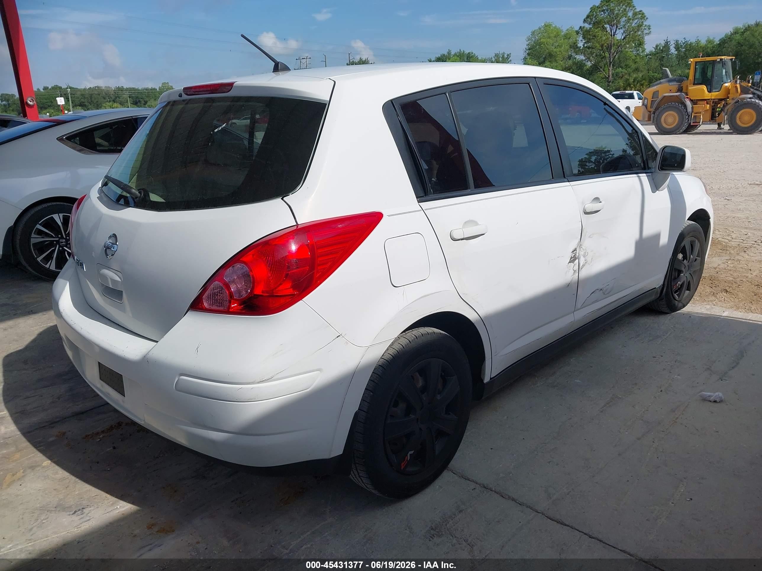2009 Nissan Versa 1.8s White vin: 3N1BC13EX9L357153