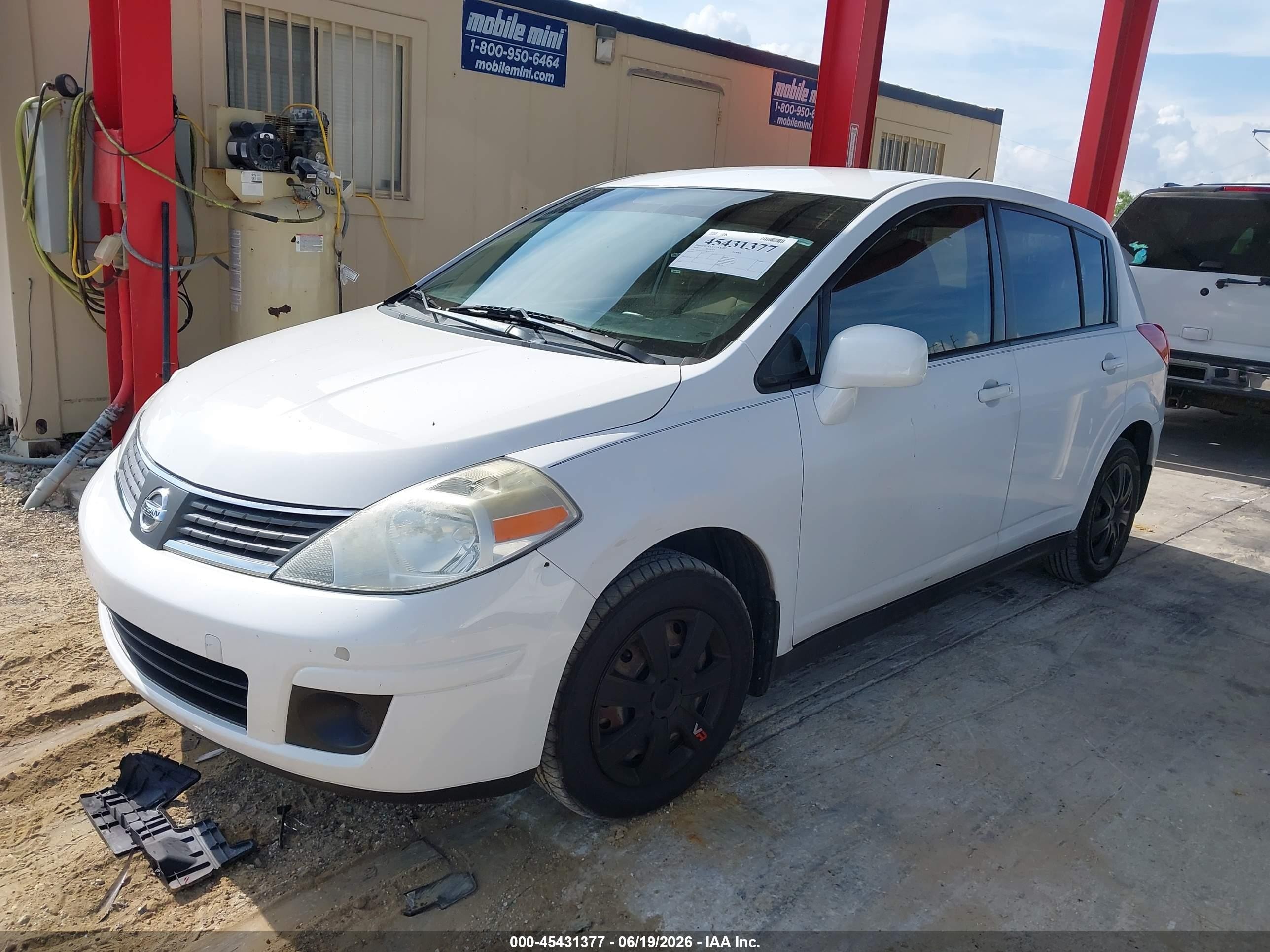 2009 Nissan Versa 1.8s White vin: 3N1BC13EX9L357153