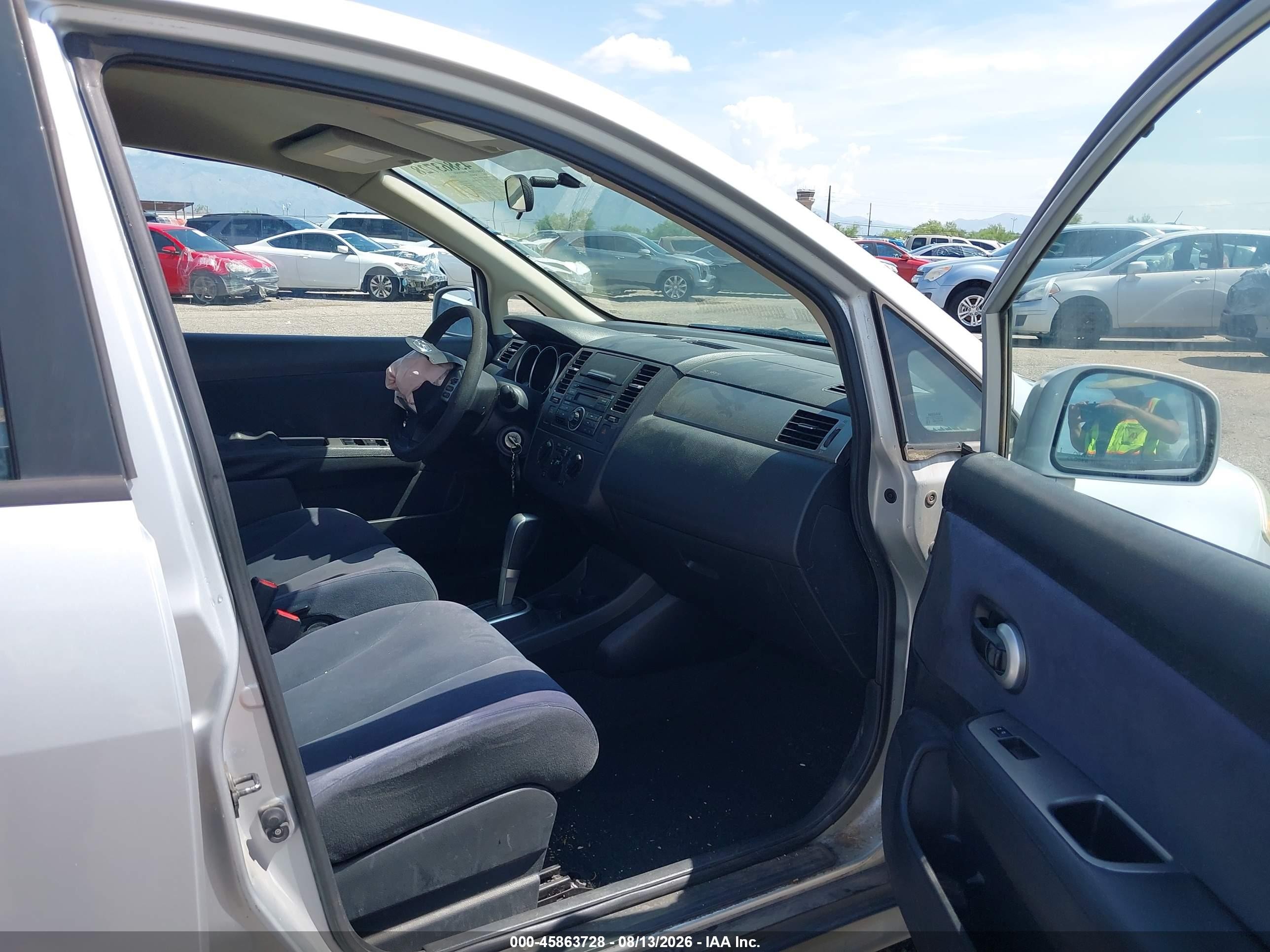 2009 Nissan Versa 1.8s Silver vin: 3N1BC13EX9L377628