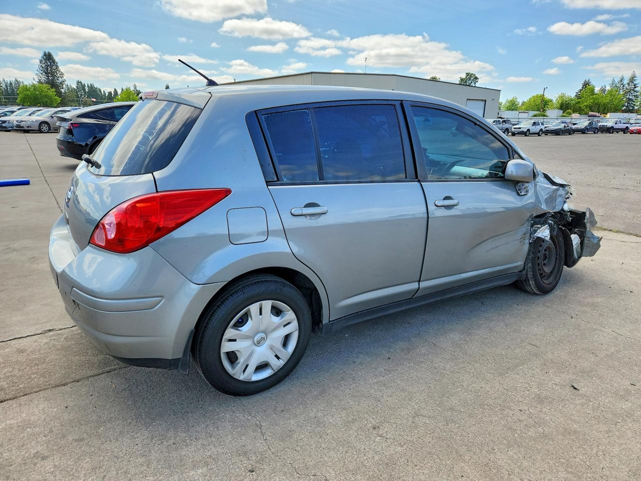 2009 Nissan Versa 1.8 S Silver vin: 3N1BC13EX9L394199