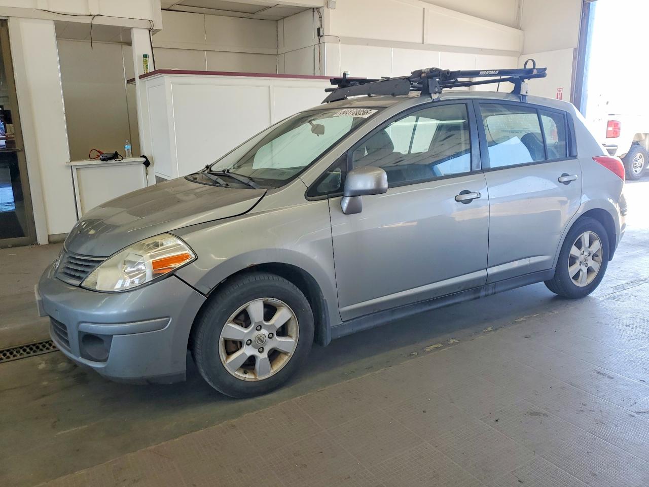 2009 Niss Versa Sl 4d Hatchbac Silver vin: 3N1BC13EX9L403726