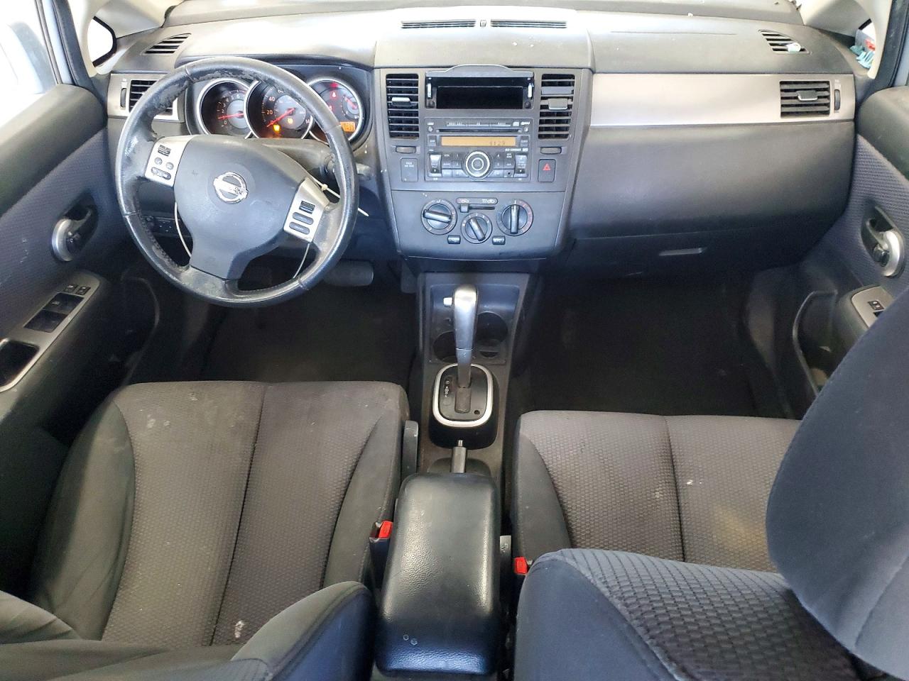 2009 Niss Versa Sl 4d Hatchbac Silver vin: 3N1BC13EX9L403726
