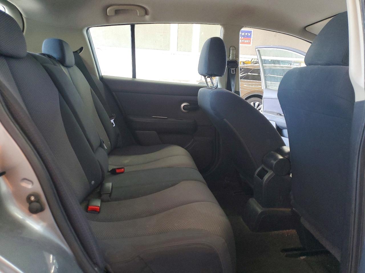 2009 Niss Versa Sl 4d Hatchbac Silver vin: 3N1BC13EX9L403726