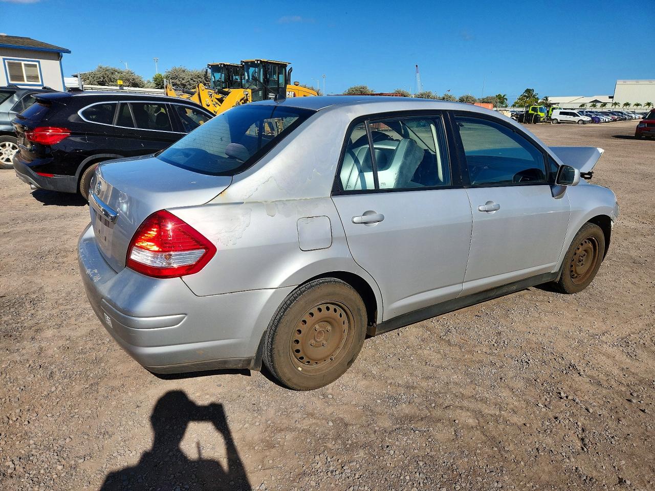2010 Nissan Versa 1.8 S Silver vin: 3N1BC1AP0AL366775