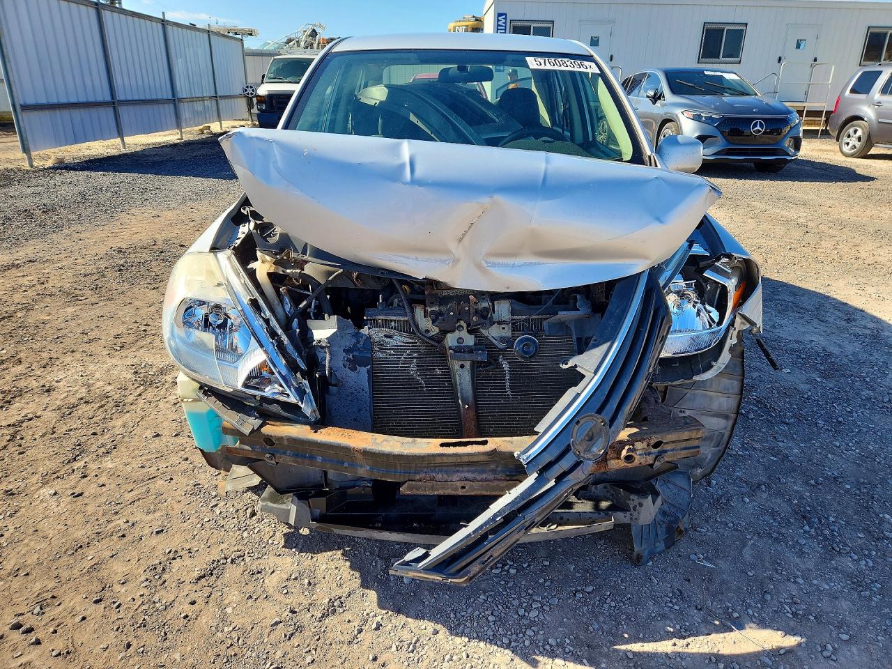 2010 Nissan Versa 1.8 S Silver vin: 3N1BC1AP0AL366775