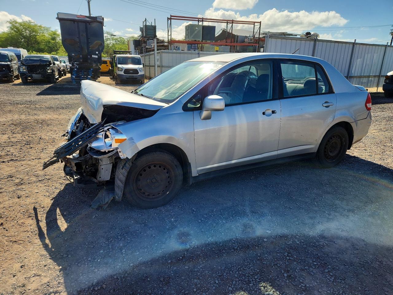 2010 Nissan Versa 1.8 S Silver vin: 3N1BC1AP0AL366775