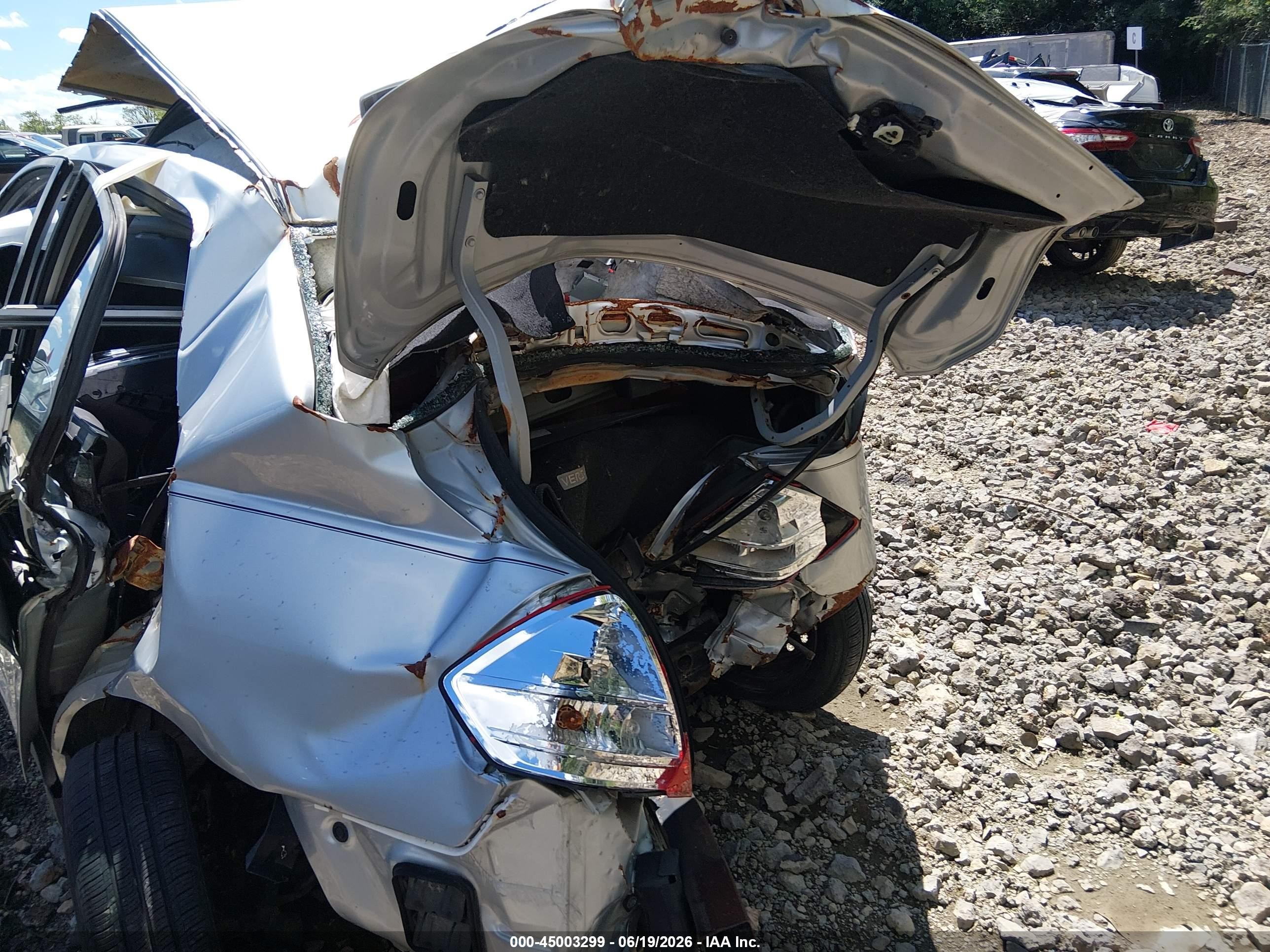 2010 Nissan Versa 1.8s Серебряный vin: 3N1BC1AP0AL374780
