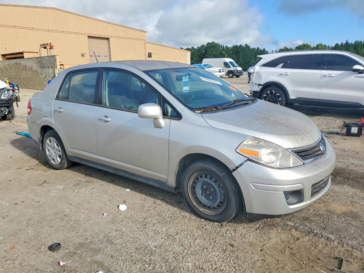 2011 Nissan Versa 1.8 S Silver vin: 3N1BC1AP0BL362078