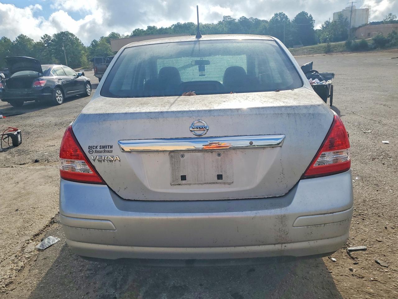 2011 Nissan Versa 1.8 S Silver vin: 3N1BC1AP0BL362078