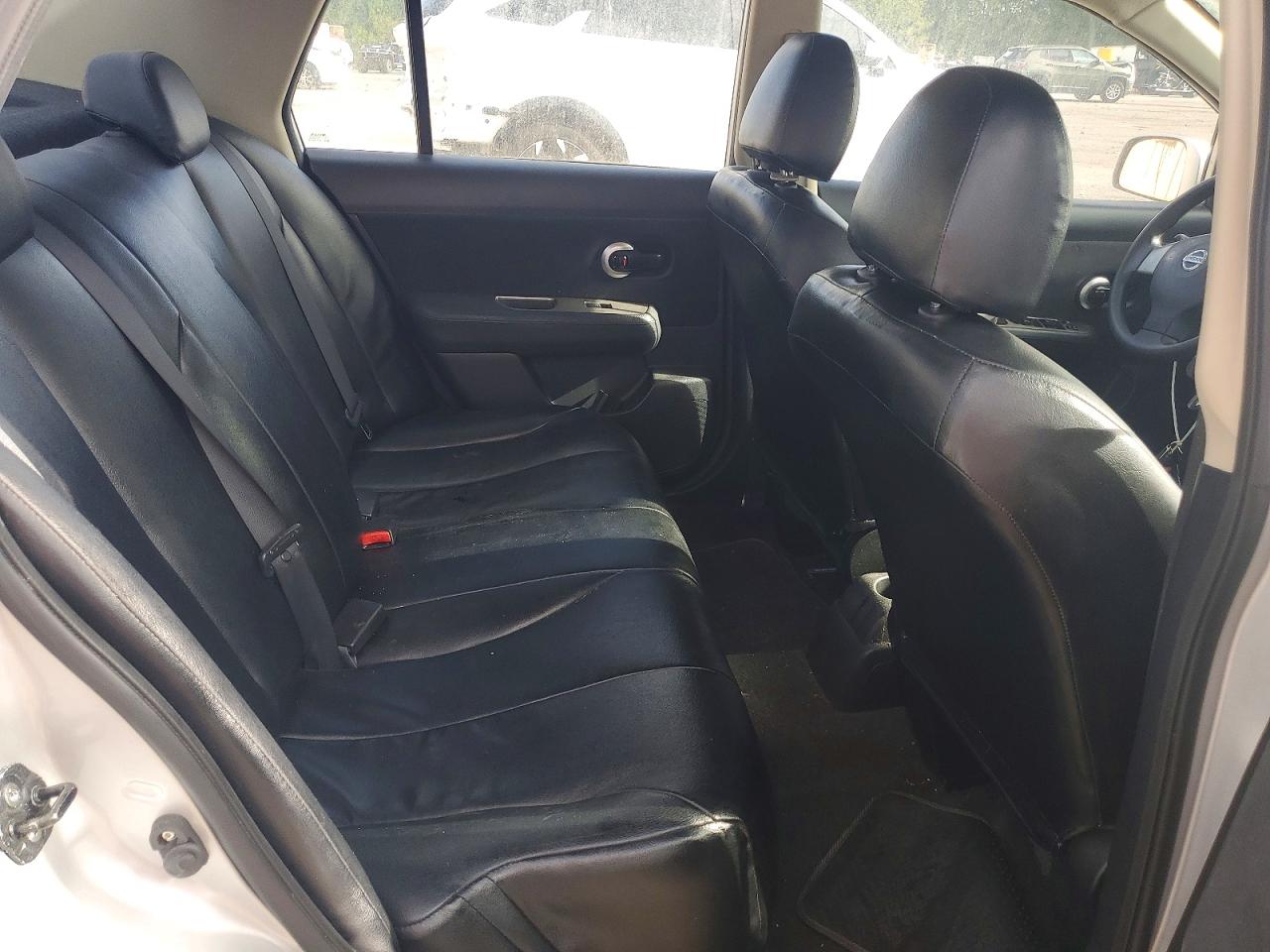 2011 Nissan Versa 1.8 S Silver vin: 3N1BC1AP0BL362078