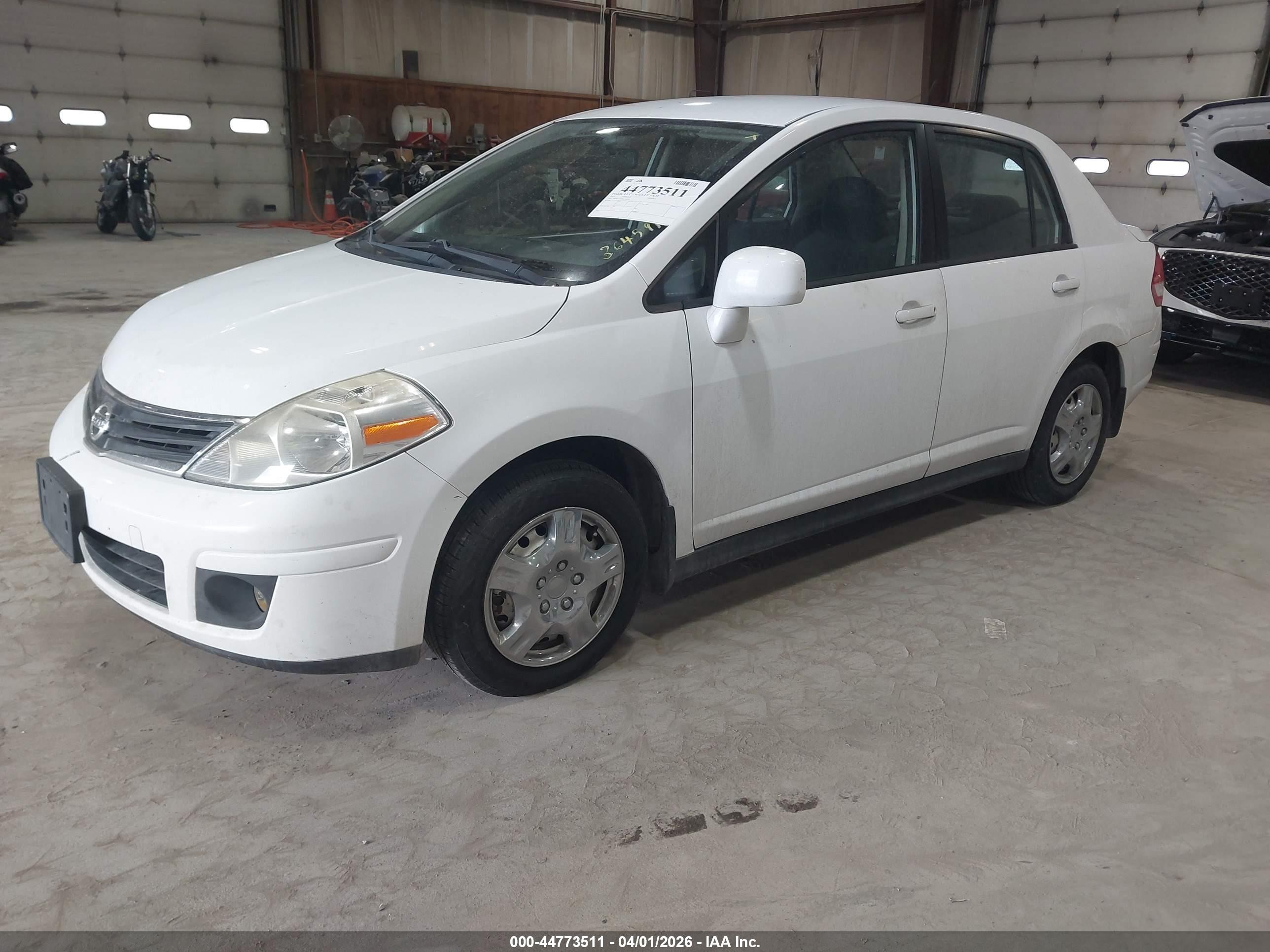2011 Nissan Versa 1.8s Белый vin: 3N1BC1AP0BL364591